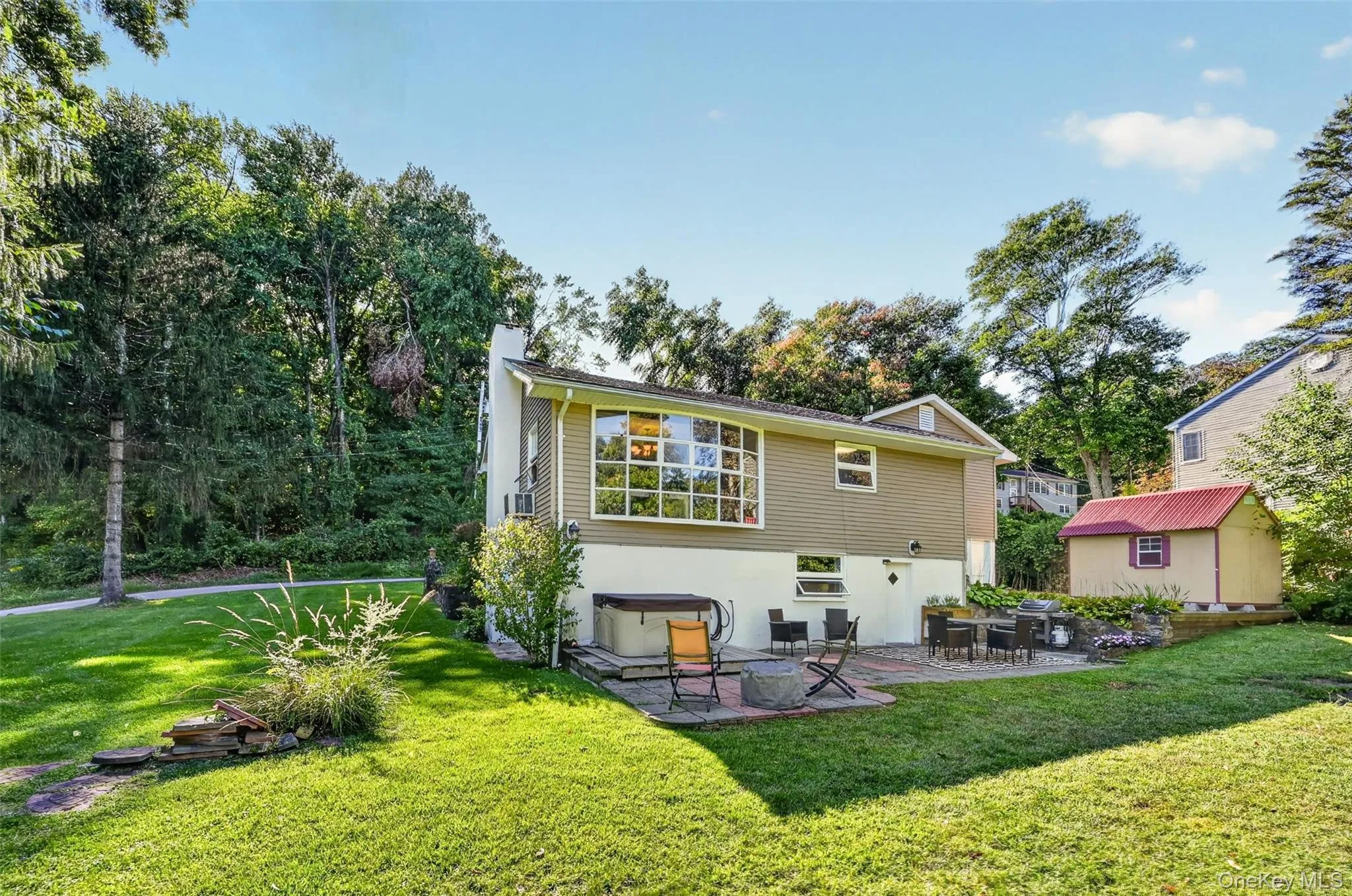 Wonderful yard and entertaining space Wonderful yard and entertaining space