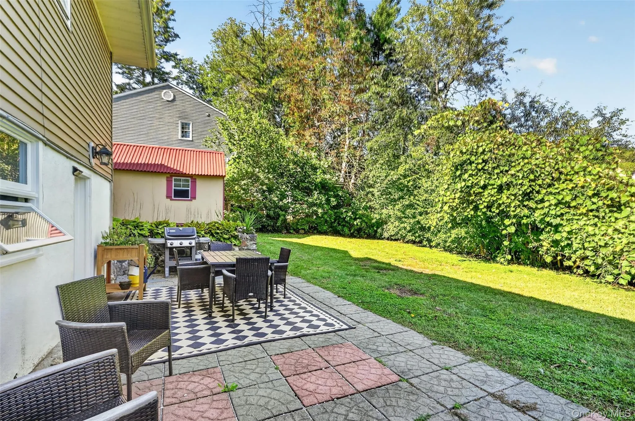 This view shows the expansive patio area for entertaining. This view shows the expansive patio area for entertaining.