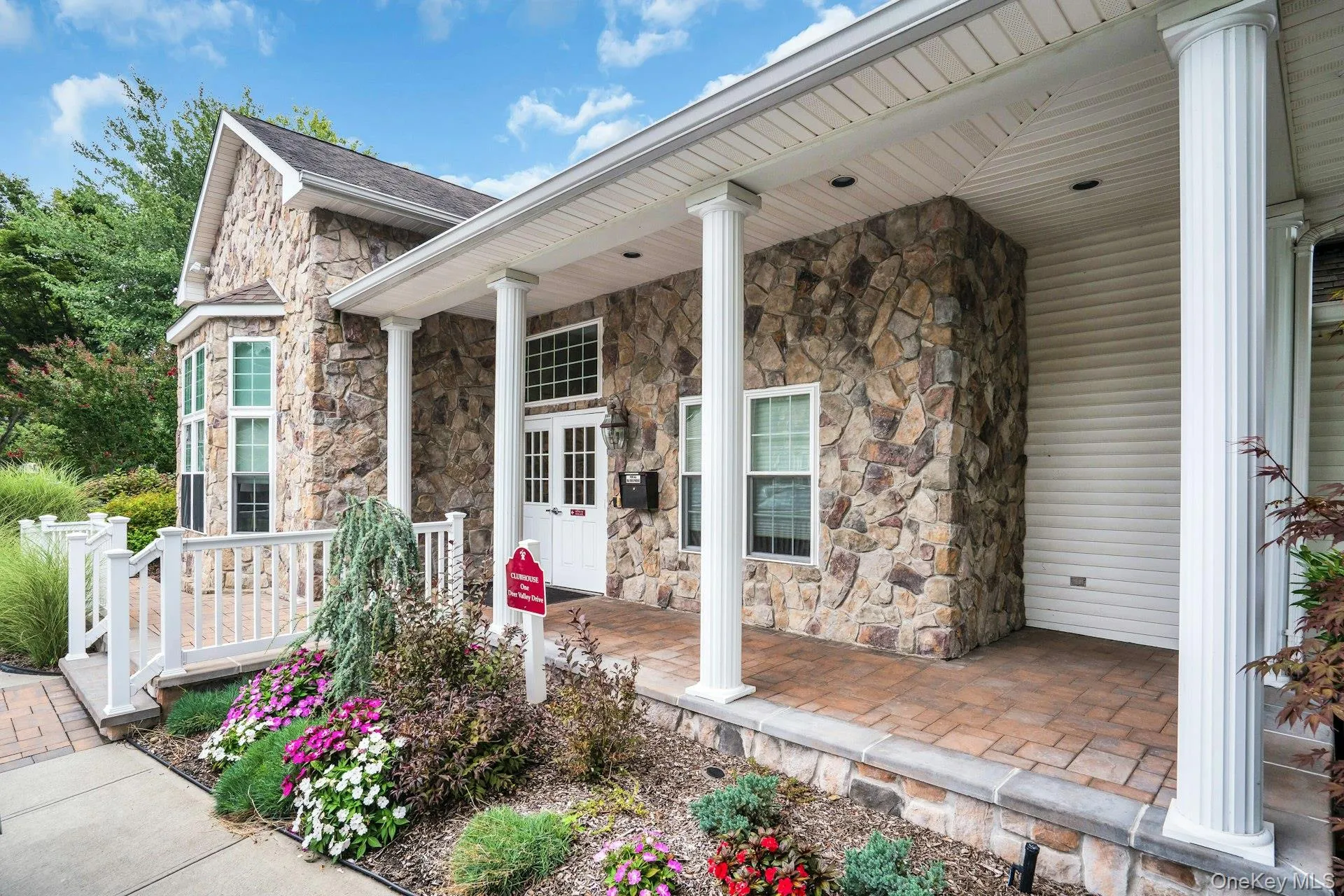 107 Deer Valley Drive, Smithtown, NY, 2 Bedrooms Bedrooms, 5 Rooms Rooms,2 BathroomsBathrooms,Residential,For Rent,Deer Valley,0,1047297 107 Deer Valley Drive, Smithtown, NY, 2 Bedrooms Bedrooms, 5 Rooms Rooms,2 BathroomsBathrooms,Residential,For Rent,Deer Valley,0,1047297