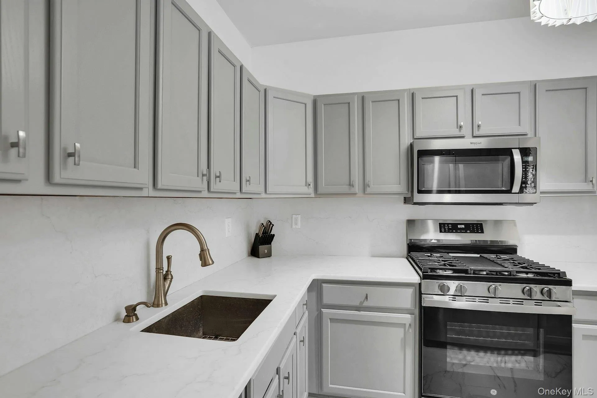 107 Deer Valley Drive, Smithtown, NY, 2 Bedrooms Bedrooms, 5 Rooms Rooms,2 BathroomsBathrooms,Residential,For Rent,Deer Valley,0,1047297 107 Deer Valley Drive, Smithtown, NY, 2 Bedrooms Bedrooms, 5 Rooms Rooms,2 BathroomsBathrooms,Residential,For Rent,Deer Valley,0,1047297
