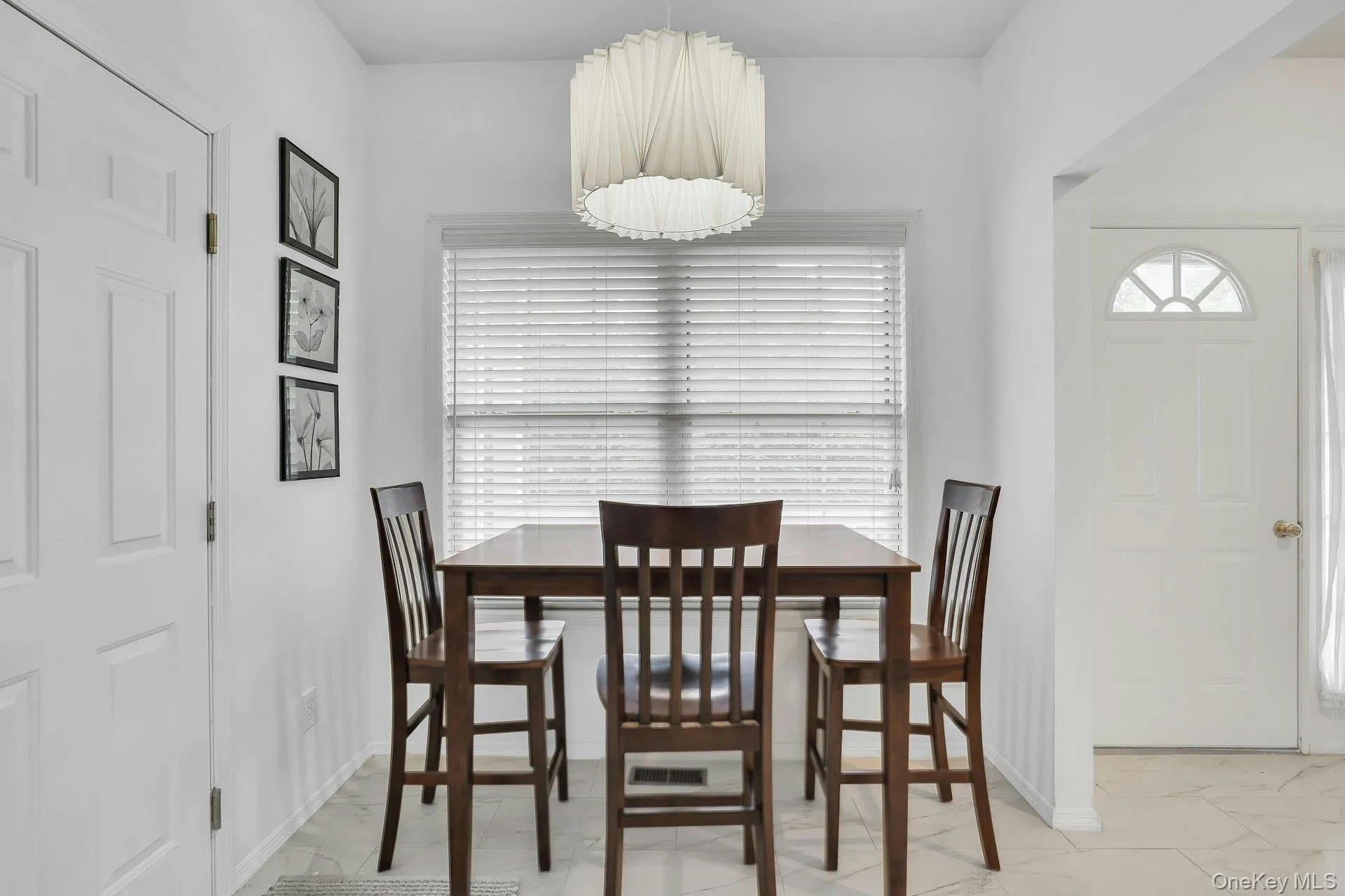 107 Deer Valley Drive, Smithtown, NY, 2 Bedrooms Bedrooms, 5 Rooms Rooms,2 BathroomsBathrooms,Residential,For Rent,Deer Valley,0,1047297 107 Deer Valley Drive, Smithtown, NY, 2 Bedrooms Bedrooms, 5 Rooms Rooms,2 BathroomsBathrooms,Residential,For Rent,Deer Valley,0,1047297
