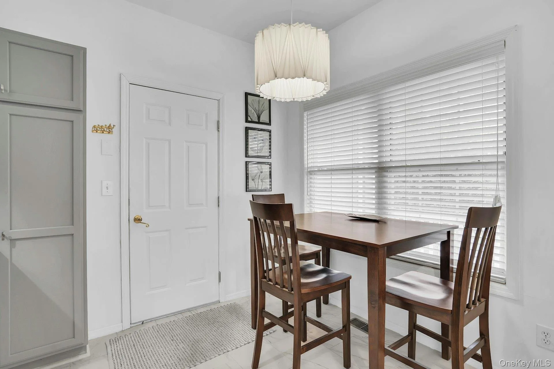 107 Deer Valley Drive, Smithtown, NY, 2 Bedrooms Bedrooms, 5 Rooms Rooms,2 BathroomsBathrooms,Residential,For Rent,Deer Valley,0,1047297 107 Deer Valley Drive, Smithtown, NY, 2 Bedrooms Bedrooms, 5 Rooms Rooms,2 BathroomsBathrooms,Residential,For Rent,Deer Valley,0,1047297