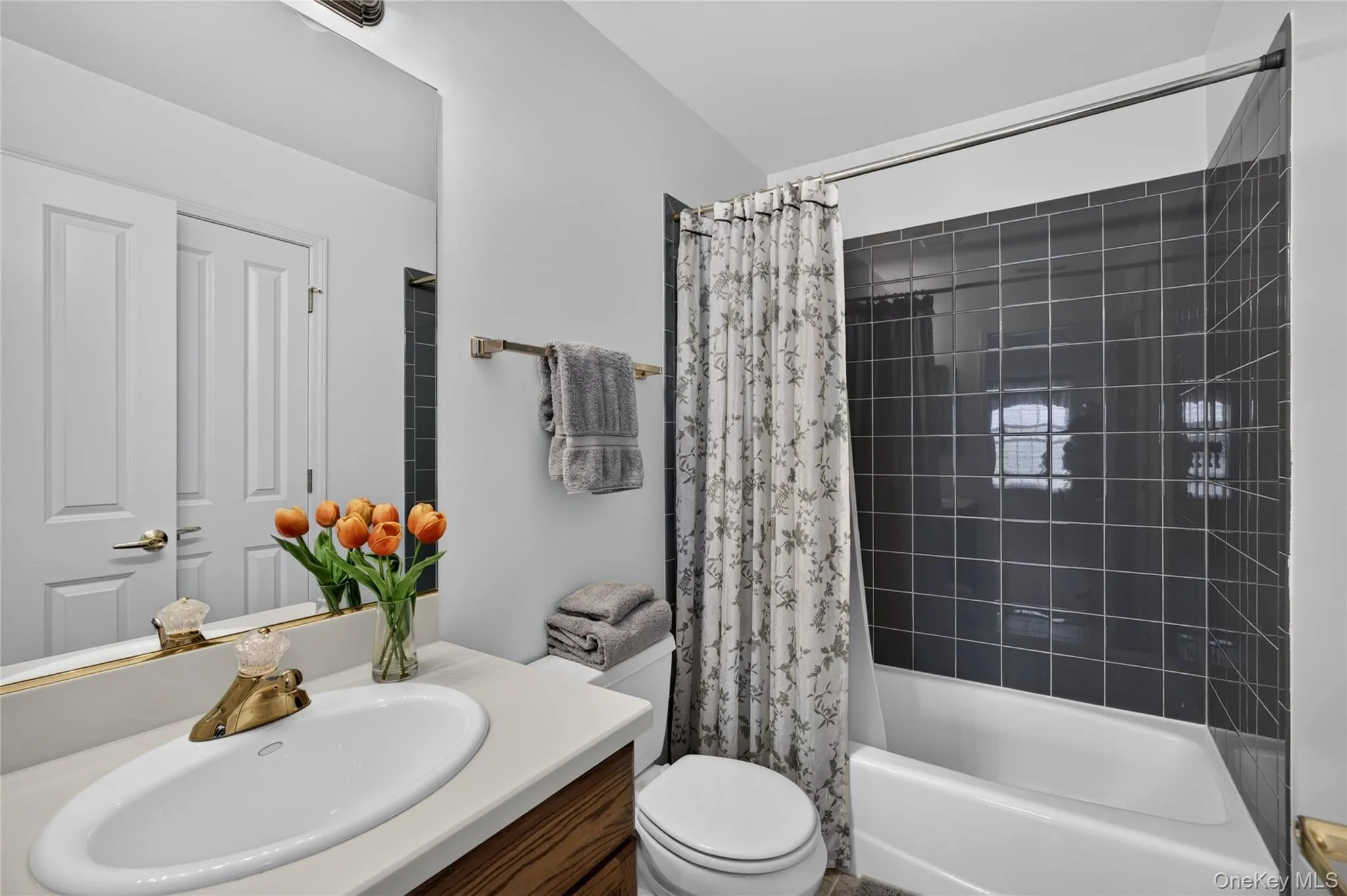 28 Crystal Hill Drive, Haverstraw, NY, 2 Bedrooms Bedrooms, 10 Rooms Rooms,2 BathroomsBathrooms,Residential,For Rent,Crystal Hill,0,1047299 28 Crystal Hill Drive, Haverstraw, NY, 2 Bedrooms Bedrooms, 10 Rooms Rooms,2 BathroomsBathrooms,Residential,For Rent,Crystal Hill,0,1047299