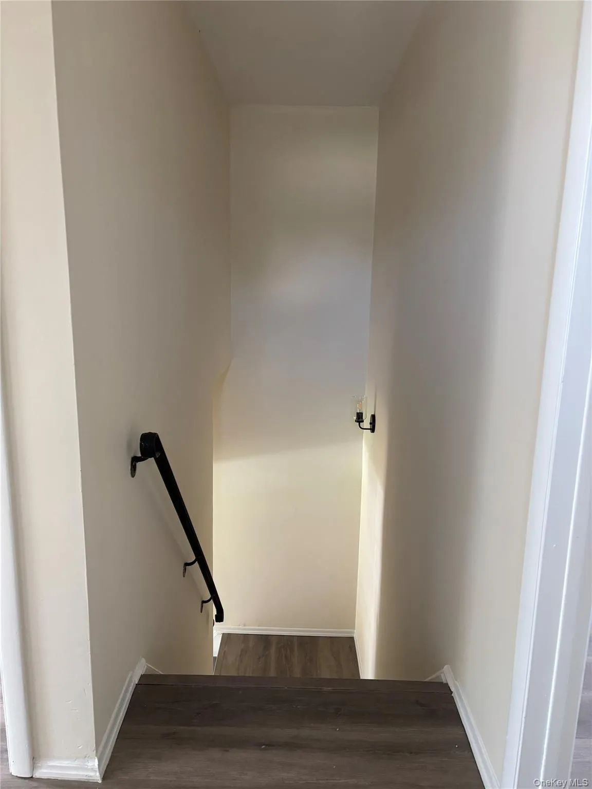 3B Park Manor Court, Glen Cove, NY, 3 Bedrooms Bedrooms, 5 Rooms Rooms,1 BathroomBathrooms,Residential Lease,For Rent,Park Manor,0,1047302 3B Park Manor Court, Glen Cove, NY, 3 Bedrooms Bedrooms, 5 Rooms Rooms,1 BathroomBathrooms,Residential Lease,For Rent,Park Manor,0,1047302