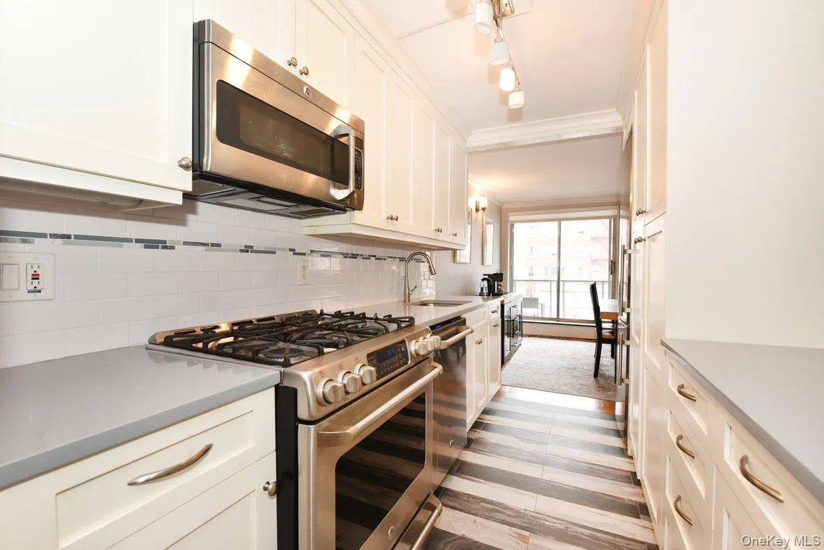 100 Clinton Avenue, Hempstead, NY, 1 Bedroom Bedrooms, 5 Rooms Rooms,1 BathroomBathrooms,Residential,For Rent,Clinton,0,1047303 100 Clinton Avenue, Hempstead, NY, 1 Bedroom Bedrooms, 5 Rooms Rooms,1 BathroomBathrooms,Residential,For Rent,Clinton,0,1047303