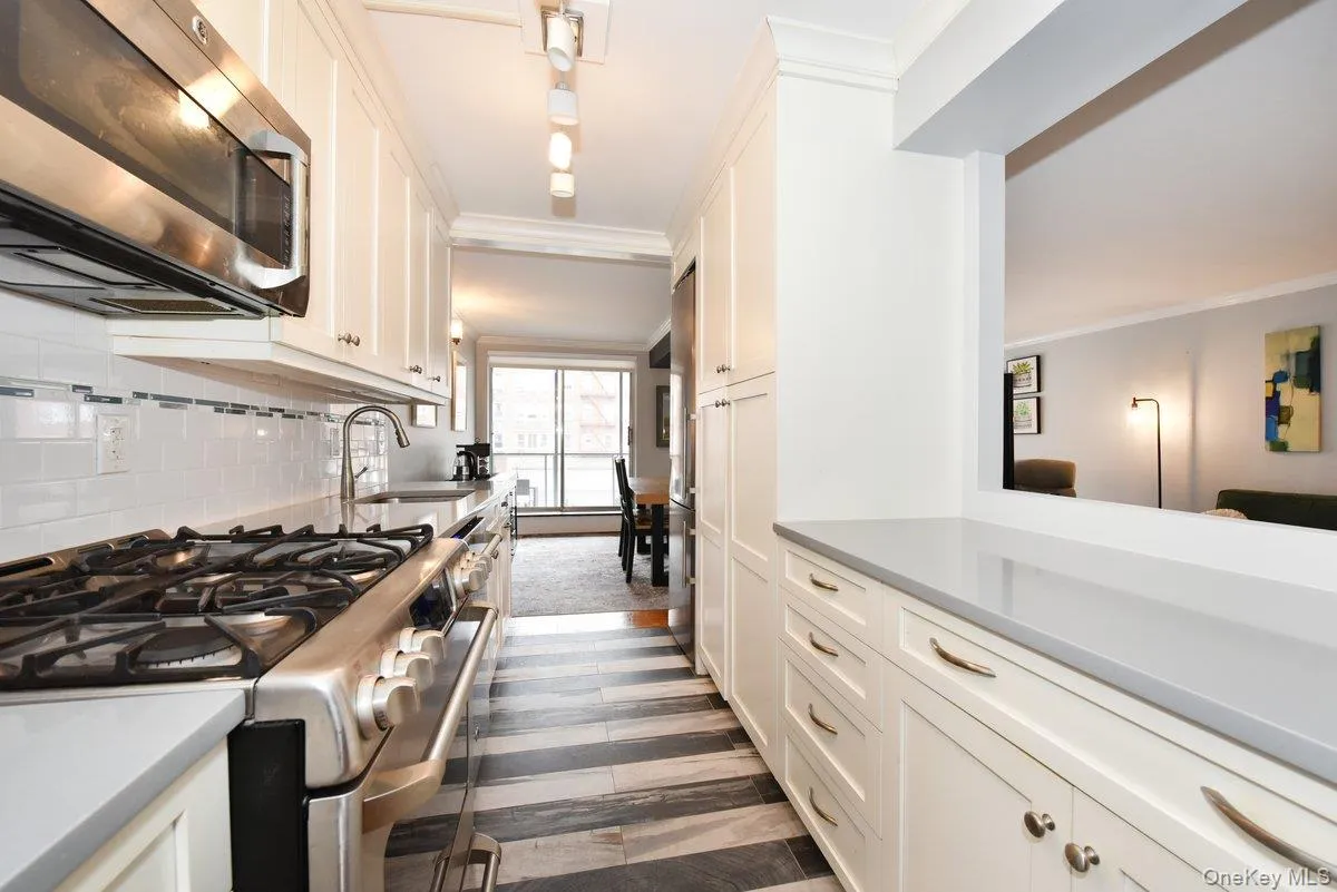 100 Clinton Avenue, Hempstead, NY, 1 Bedroom Bedrooms, 5 Rooms Rooms,1 BathroomBathrooms,Residential,For Rent,Clinton,0,1047303 100 Clinton Avenue, Hempstead, NY, 1 Bedroom Bedrooms, 5 Rooms Rooms,1 BathroomBathrooms,Residential,For Rent,Clinton,0,1047303