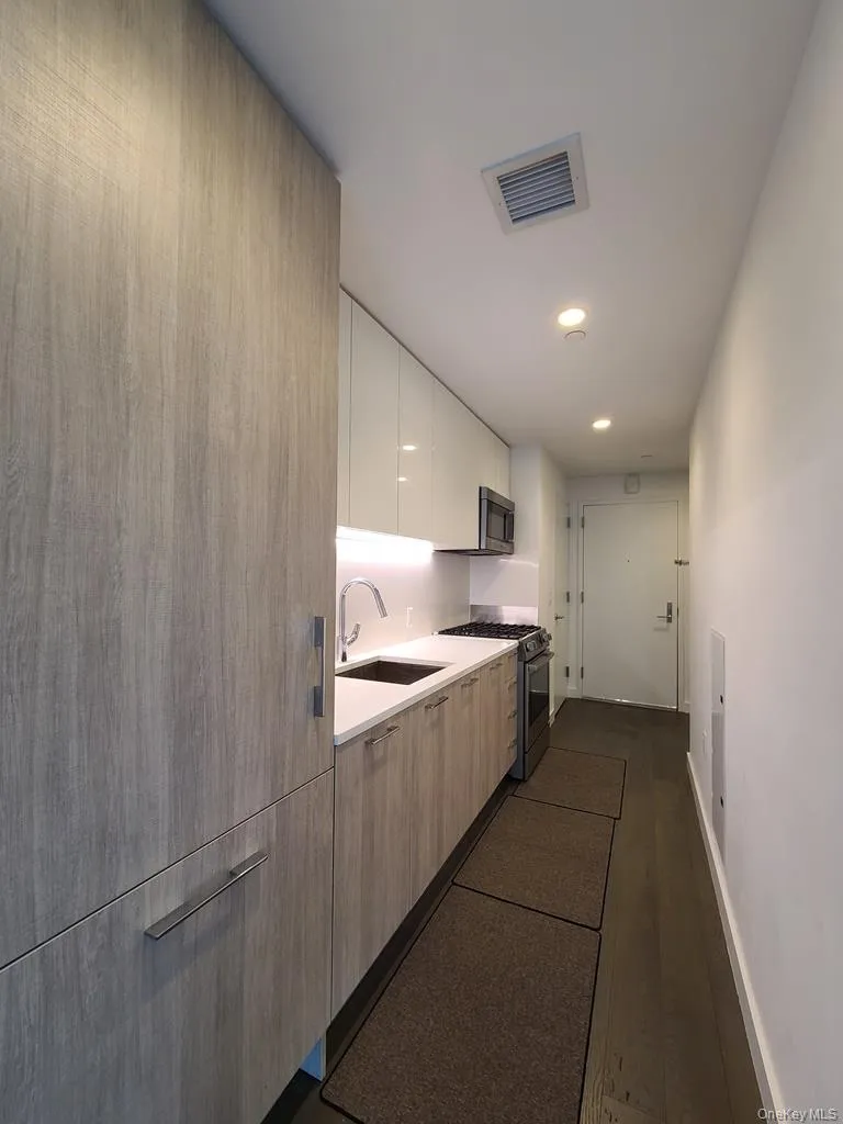 131-05 40th Road, New York, NY, 3 Rooms Rooms,1 BathroomBathrooms,Residential Lease,For Rent,40th,0,1047307 131-05 40th Road, New York, NY, 3 Rooms Rooms,1 BathroomBathrooms,Residential Lease,For Rent,40th,0,1047307