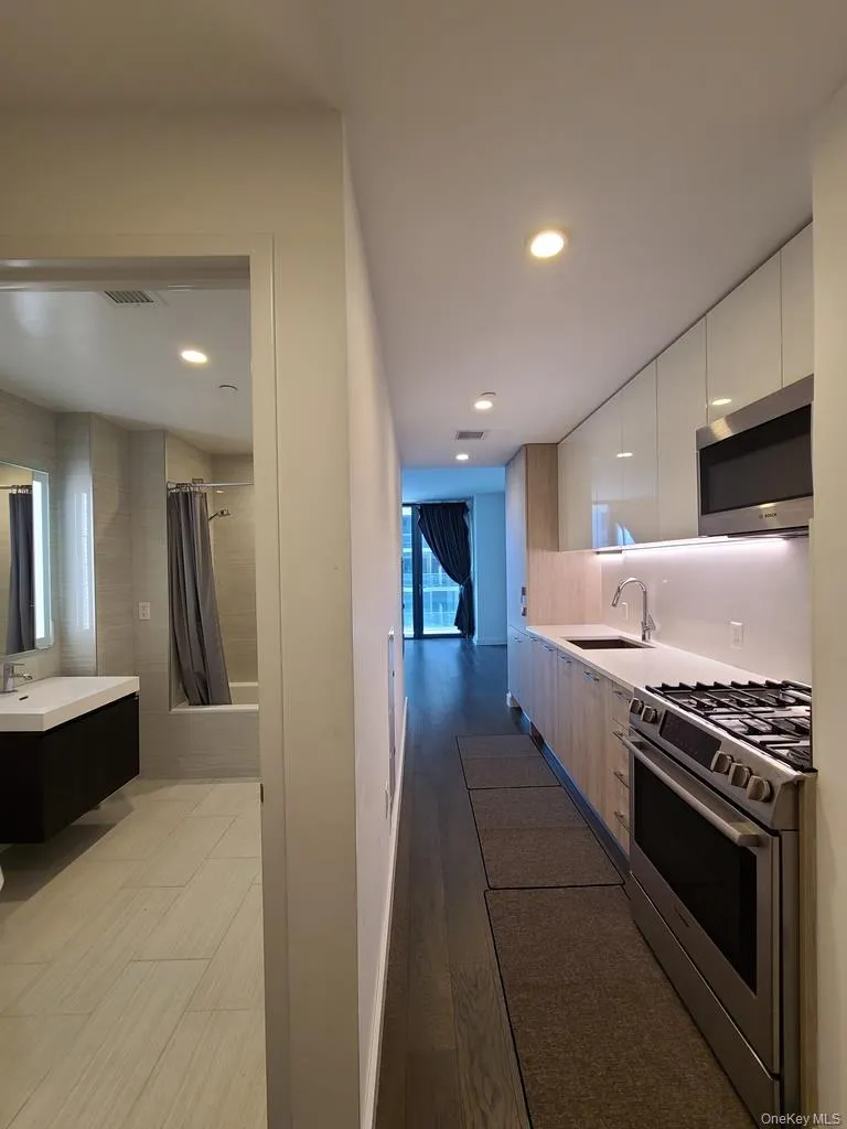 131-05 40th Road, New York, NY, 3 Rooms Rooms,1 BathroomBathrooms,Residential Lease,For Rent,40th,0,1047307 131-05 40th Road, New York, NY, 3 Rooms Rooms,1 BathroomBathrooms,Residential Lease,For Rent,40th,0,1047307