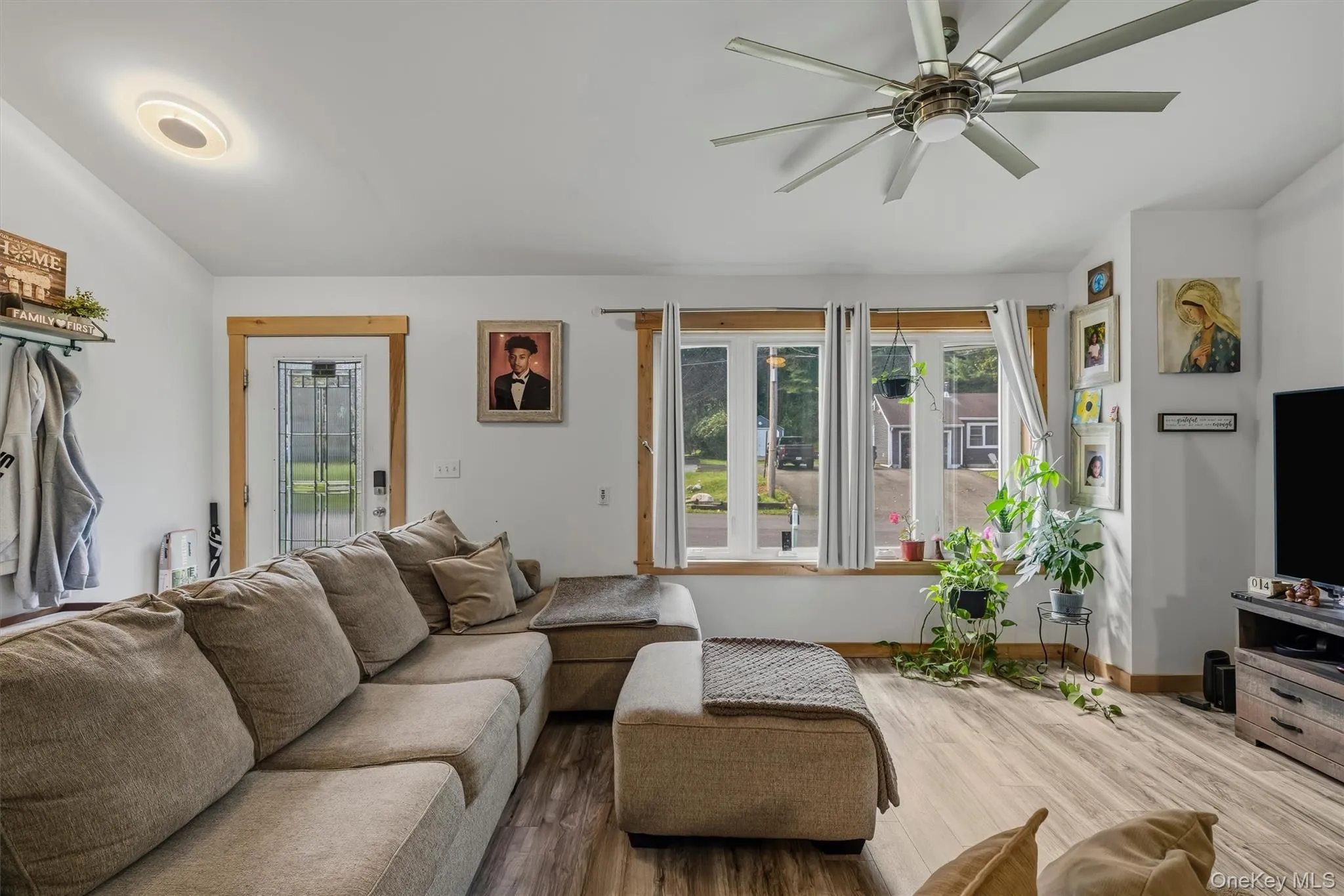 19 Zane Street, Wawarsing, NY, 3 Bedrooms Bedrooms, 5 Rooms Rooms,2 BathroomsBathrooms,Residential,For Rent,Zane,0,1047309 19 Zane Street, Wawarsing, NY, 3 Bedrooms Bedrooms, 5 Rooms Rooms,2 BathroomsBathrooms,Residential,For Rent,Zane,0,1047309