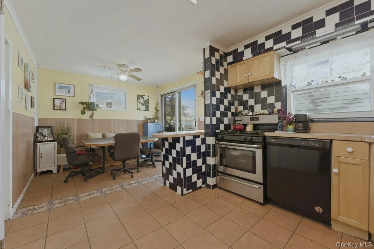 99 Virginia Avenue, Long Beach, NY, 3 Bedrooms Bedrooms, 6 Rooms Rooms,2 BathroomsBathrooms,Residential,For Rent,Virginia,0,1047315 99 Virginia Avenue, Long Beach, NY, 3 Bedrooms Bedrooms, 6 Rooms Rooms,2 BathroomsBathrooms,Residential,For Rent,Virginia,0,1047315