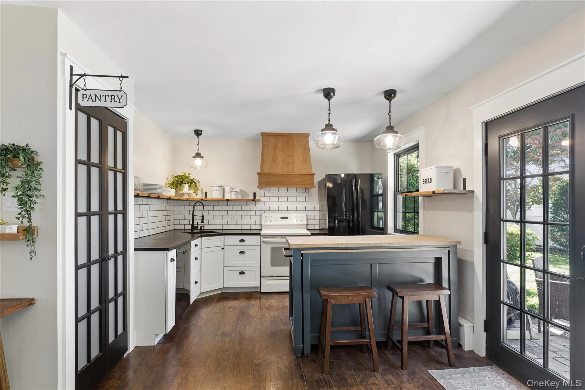 26 Avenue D, Islip, NY, 4 Bedrooms Bedrooms, 8 Rooms Rooms,2 BathroomsBathrooms,Residential,For Rent,Avenue D,0,1047322 26 Avenue D, Islip, NY, 4 Bedrooms Bedrooms, 8 Rooms Rooms,2 BathroomsBathrooms,Residential,For Rent,Avenue D,0,1047322