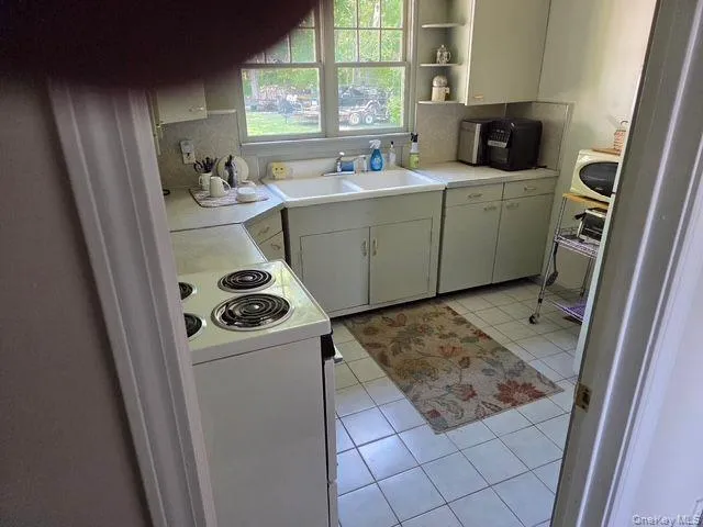 kitchen for tenants use on main level kitchen for tenants use on main level