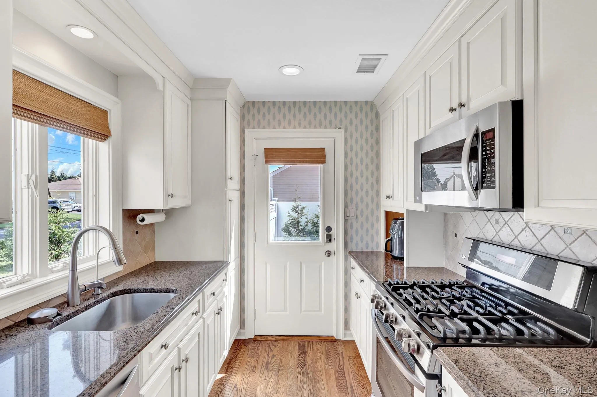 116 Washington Avenue, Islip, NY, 3 Bedrooms Bedrooms, 8 Rooms Rooms,2 BathroomsBathrooms,Residential,For Rent,Washington,0,1047335 116 Washington Avenue, Islip, NY, 3 Bedrooms Bedrooms, 8 Rooms Rooms,2 BathroomsBathrooms,Residential,For Rent,Washington,0,1047335
