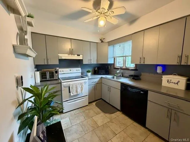 9 Jersey Street, Babylon, NY, 6 Bedrooms Bedrooms, 10 Rooms Rooms,5 BathroomsBathrooms,Residential,For Rent,Jersey,0,1047348 9 Jersey Street, Babylon, NY, 6 Bedrooms Bedrooms, 10 Rooms Rooms,5 BathroomsBathrooms,Residential,For Rent,Jersey,0,1047348
