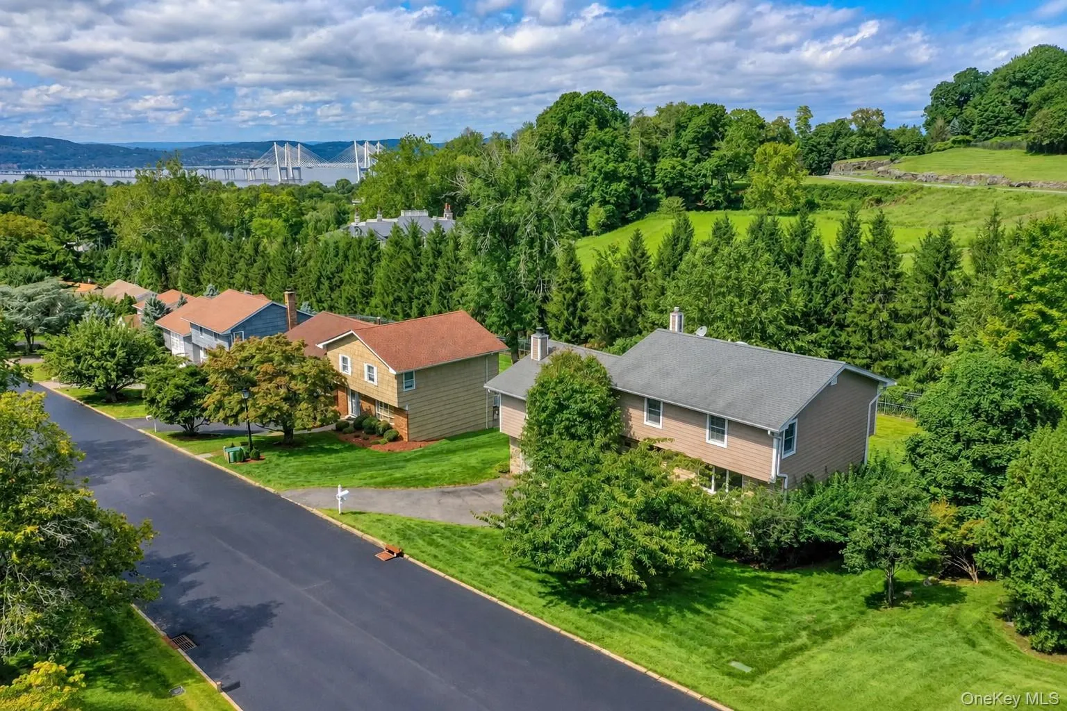 Ideally situated between Tarrytown and Irvington, enjoy the best of the Rivertown lifestyle along with the highly regarded Irvington School District. Ideally situated between Tarrytown and Irvington, enjoy the best of the Rivertown lifestyle along with the highly regarded Irvington School District.