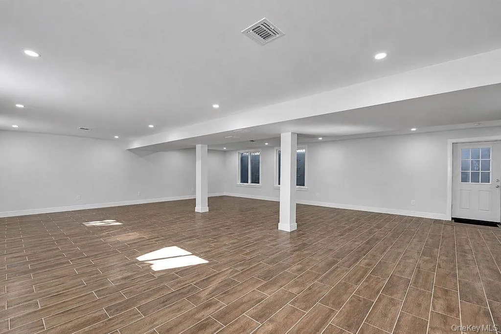 171 FERRARIS Street, Babylon, NY, 6 Bedrooms Bedrooms, 15 Rooms Rooms,5 BathroomsBathrooms,Residential,For Rent,FERRARIS,0,1047354 171 FERRARIS Street, Babylon, NY, 6 Bedrooms Bedrooms, 15 Rooms Rooms,5 BathroomsBathrooms,Residential,For Rent,FERRARIS,0,1047354