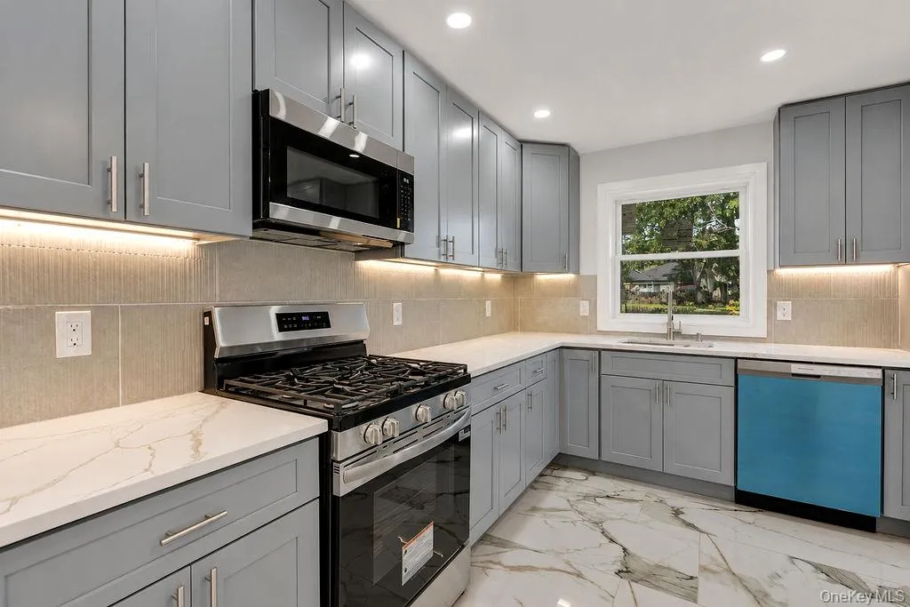 171 FERRARIS Street, Babylon, NY, 6 Bedrooms Bedrooms, 15 Rooms Rooms,5 BathroomsBathrooms,Residential,For Rent,FERRARIS,0,1047354 171 FERRARIS Street, Babylon, NY, 6 Bedrooms Bedrooms, 15 Rooms Rooms,5 BathroomsBathrooms,Residential,For Rent,FERRARIS,0,1047354