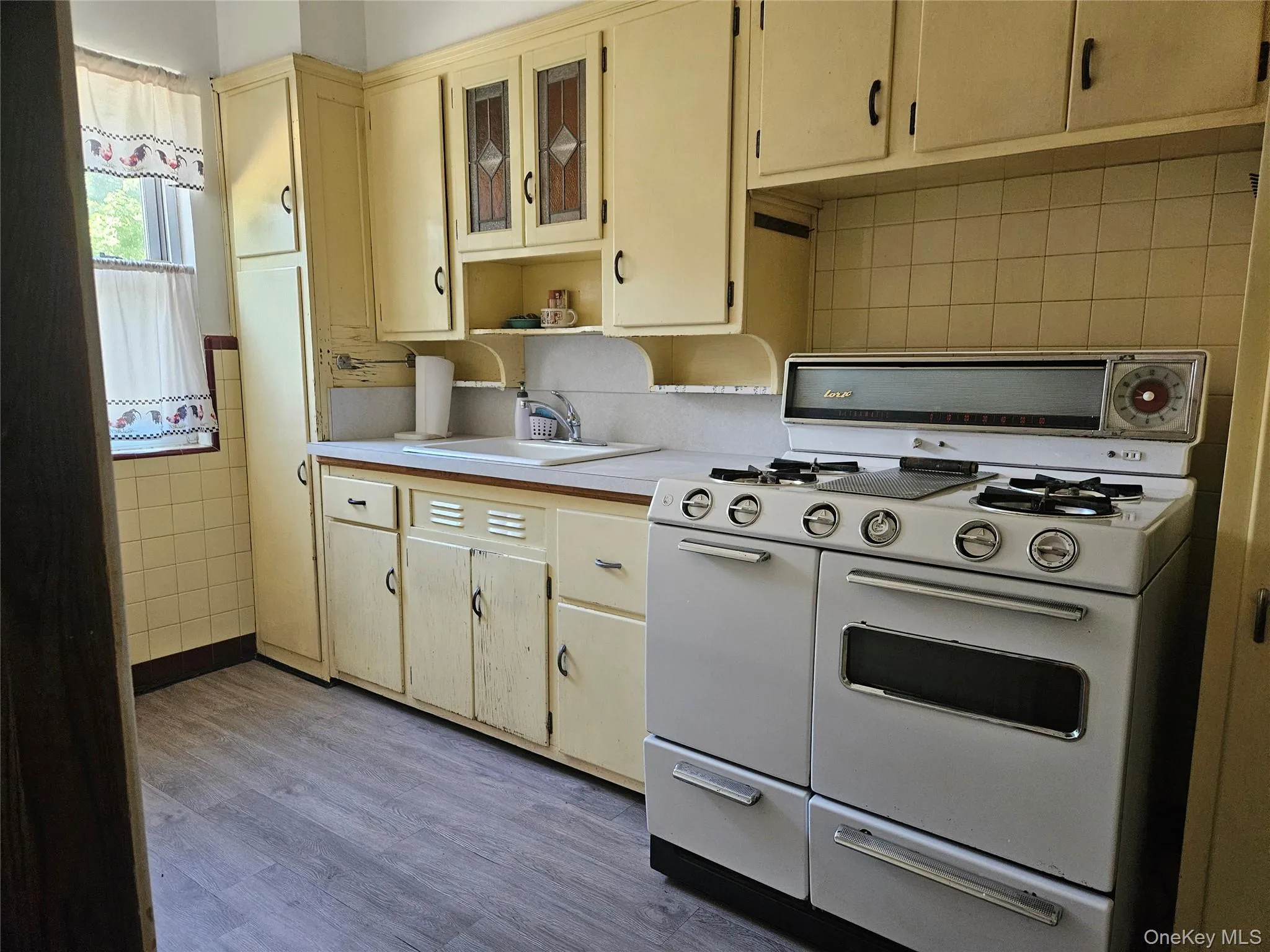 8121 77th Avenue, New York, NY, 3 Bedrooms Bedrooms, 6 Rooms Rooms,1 BathroomBathrooms,Residential,For Rent,77th,0,1047359 8121 77th Avenue, New York, NY, 3 Bedrooms Bedrooms, 6 Rooms Rooms,1 BathroomBathrooms,Residential,For Rent,77th,0,1047359
