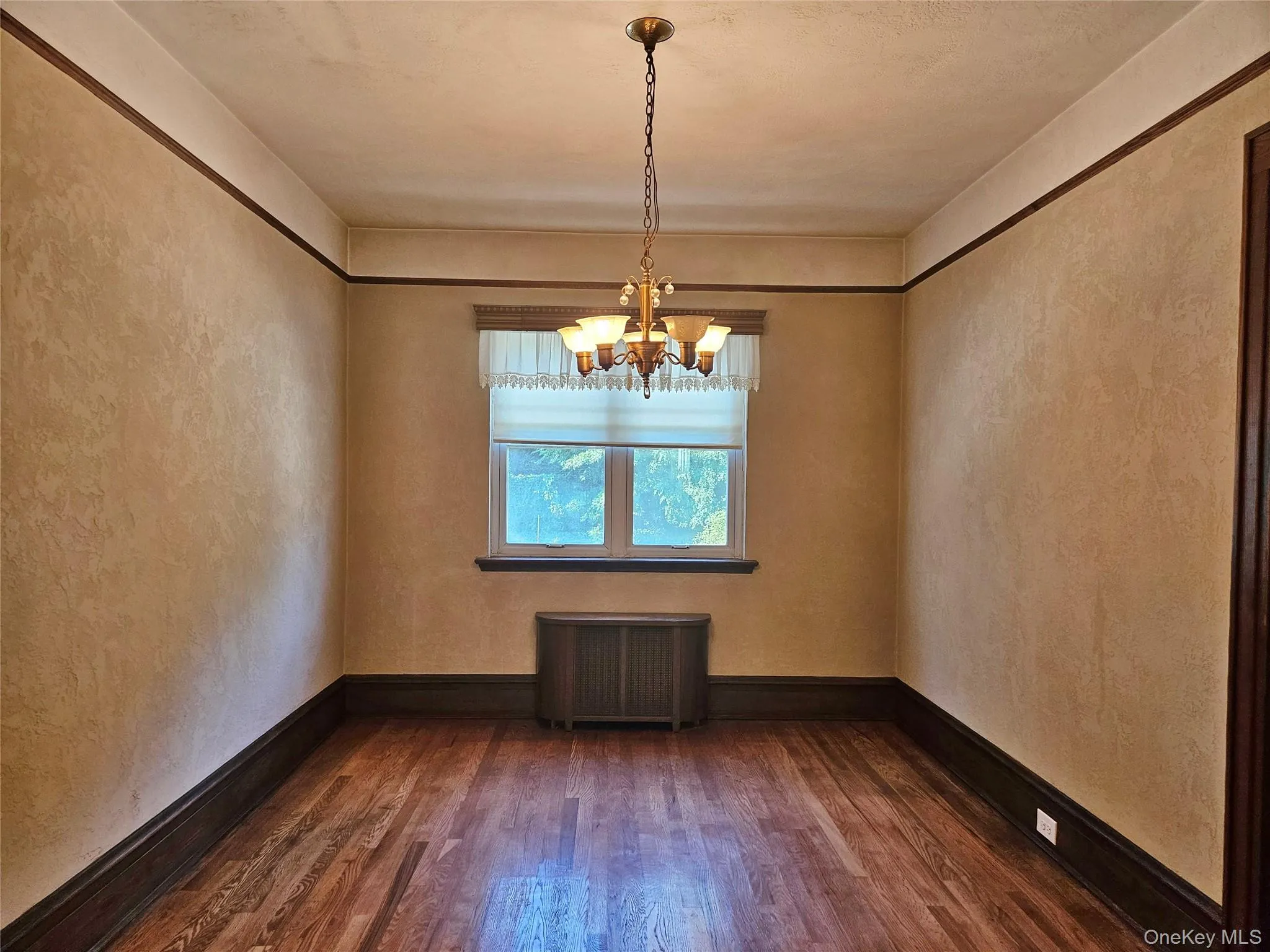 8121 77th Avenue, New York, NY, 3 Bedrooms Bedrooms, 6 Rooms Rooms,1 BathroomBathrooms,Residential,For Rent,77th,0,1047359 8121 77th Avenue, New York, NY, 3 Bedrooms Bedrooms, 6 Rooms Rooms,1 BathroomBathrooms,Residential,For Rent,77th,0,1047359