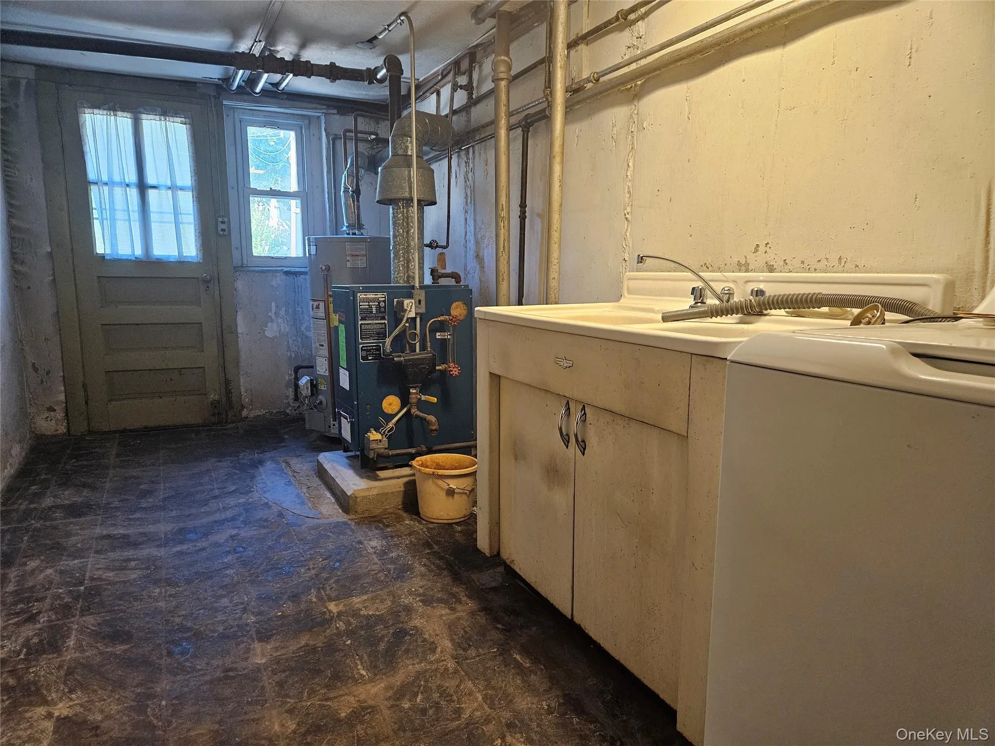 8121 77th Avenue, New York, NY, 3 Bedrooms Bedrooms, 6 Rooms Rooms,1 BathroomBathrooms,Residential,For Rent,77th,0,1047359 8121 77th Avenue, New York, NY, 3 Bedrooms Bedrooms, 6 Rooms Rooms,1 BathroomBathrooms,Residential,For Rent,77th,0,1047359