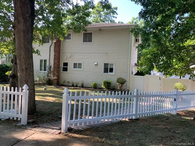 1093 Round Swamp Road, Oyster Bay, NY, 3 Bedroom Bedrooms, 6 Room Rooms,2 BathroomBathrooms,Residential Lease,For Rent,Round Swamp,0,1047362 1093 Round Swamp Road, Oyster Bay, NY, 3 Bedroom Bedrooms, 6 Room Rooms,2 BathroomBathrooms,Residential Lease,For Rent,Round Swamp,0,1047362