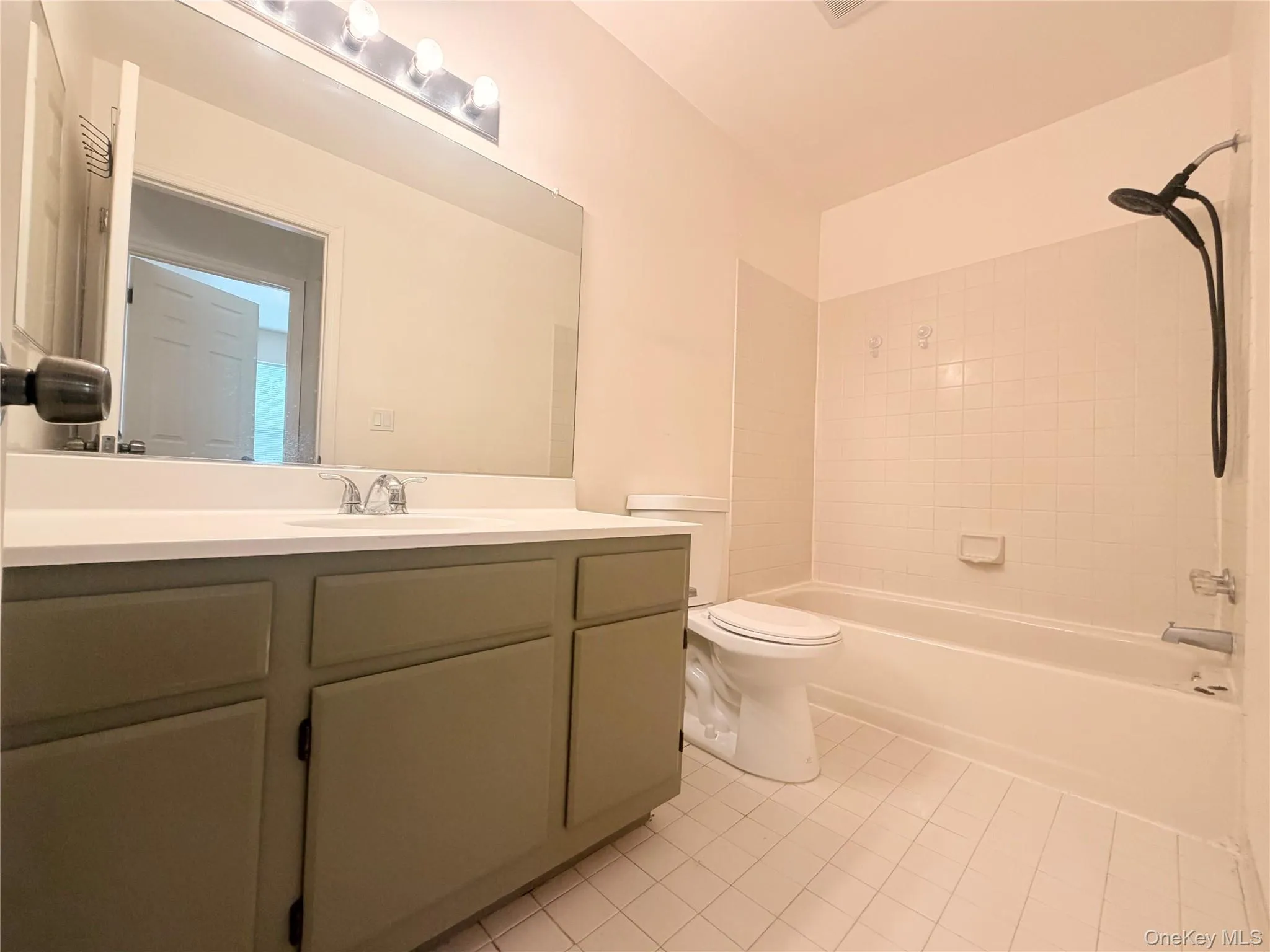 5 Kendal Lane, Wallkill, NY, 2 Bedrooms Bedrooms, 7 Rooms Rooms,2 BathroomsBathrooms,Residential,For Rent,Kendal,0,1047370 5 Kendal Lane, Wallkill, NY, 2 Bedrooms Bedrooms, 7 Rooms Rooms,2 BathroomsBathrooms,Residential,For Rent,Kendal,0,1047370