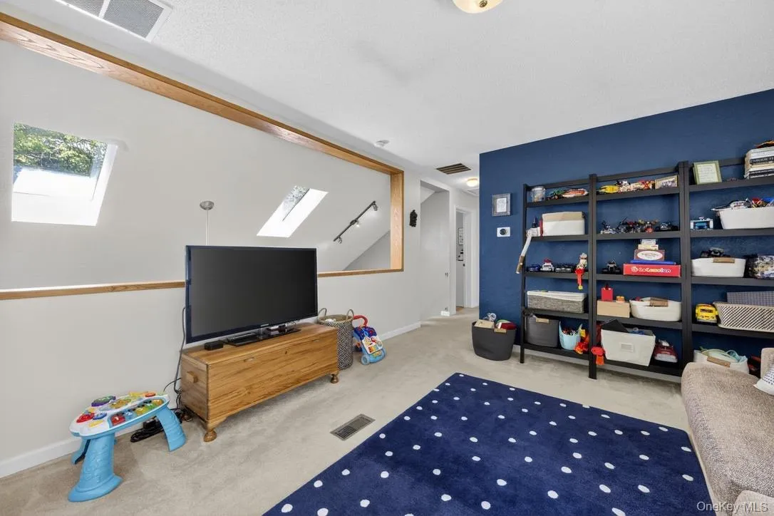 305 Oak Lane, Newburgh (town), NY, 3 Bedrooms Bedrooms, 8 Rooms Rooms,2 BathroomsBathrooms,Residential,For Rent,Oak,0,1047371 305 Oak Lane, Newburgh (town), NY, 3 Bedrooms Bedrooms, 8 Rooms Rooms,2 BathroomsBathrooms,Residential,For Rent,Oak,0,1047371
