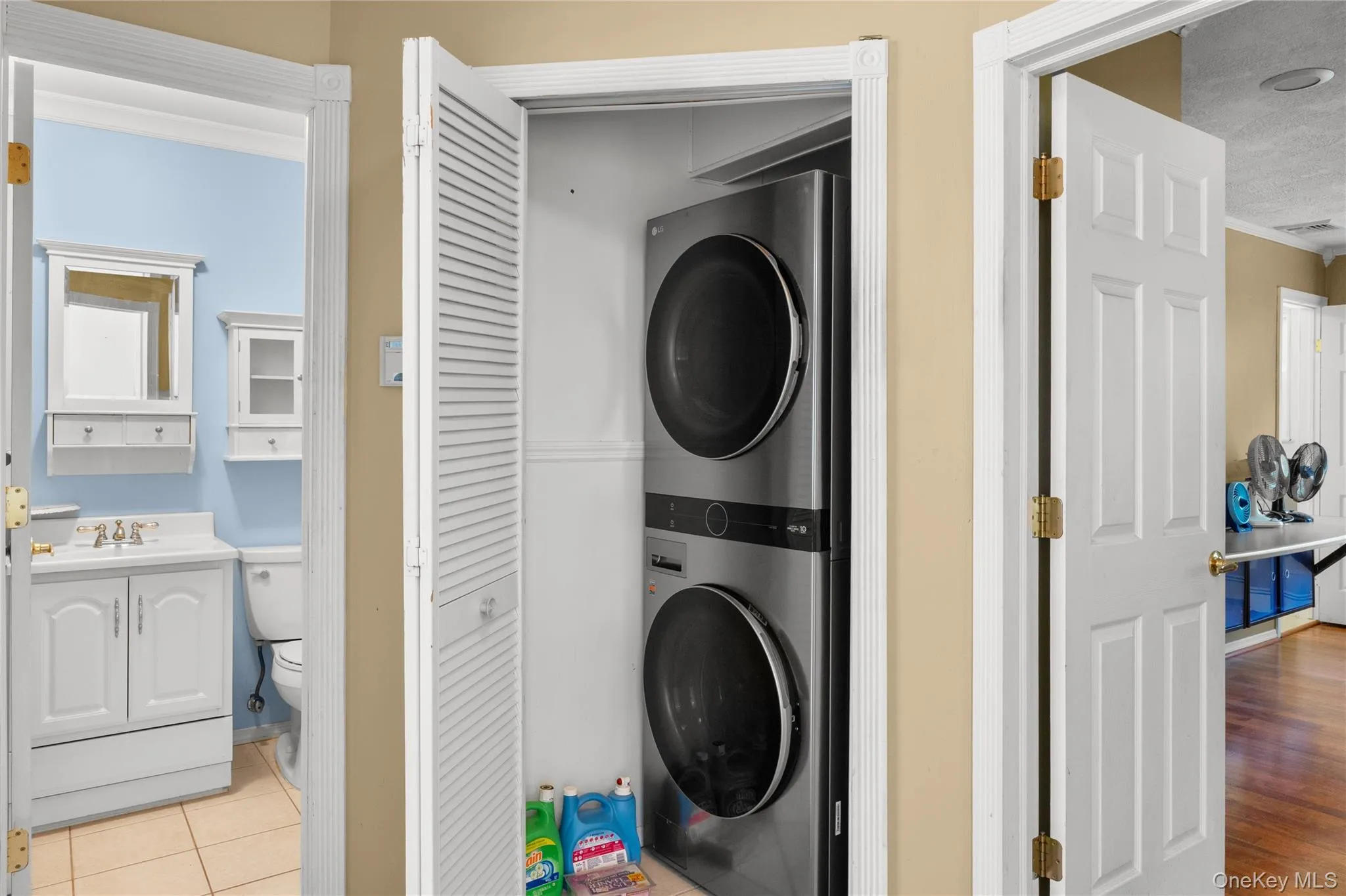 LG Stackable Washer & Dryer LG Stackable Washer & Dryer