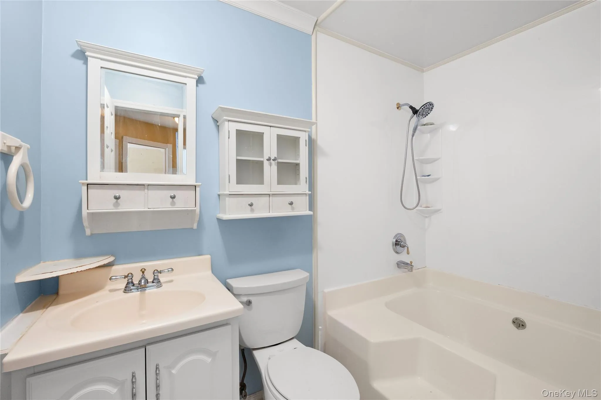 Main Bathroom Main Bathroom