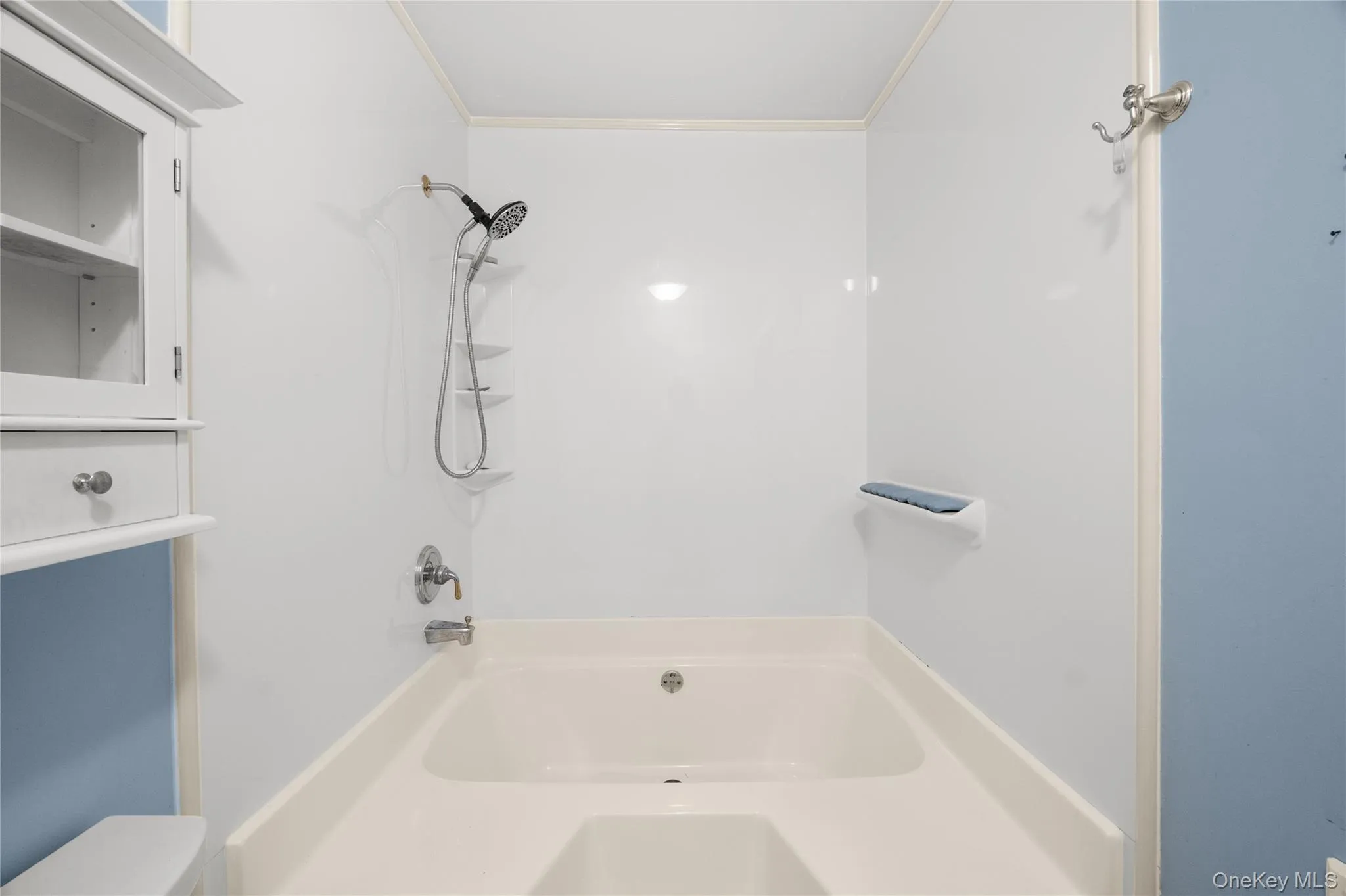 Main Bathroom Main Bathroom
