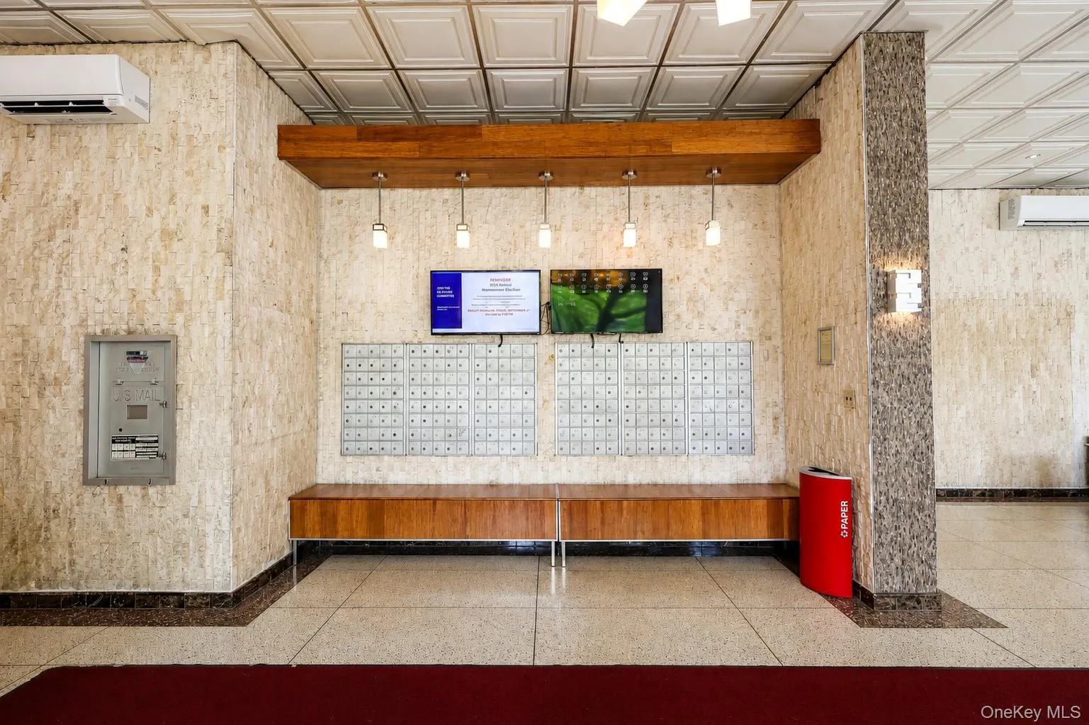Lobby Mail Reception. Lobby Mail Reception.