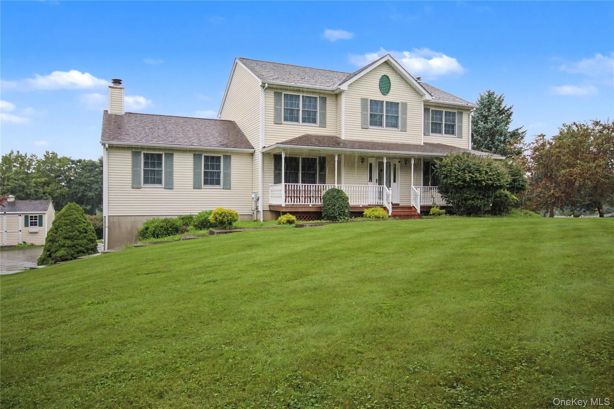 Stately Sitting on a Beautiful 1.77 Acre Lot Stately Sitting on a Beautiful 1.77 Acre Lot