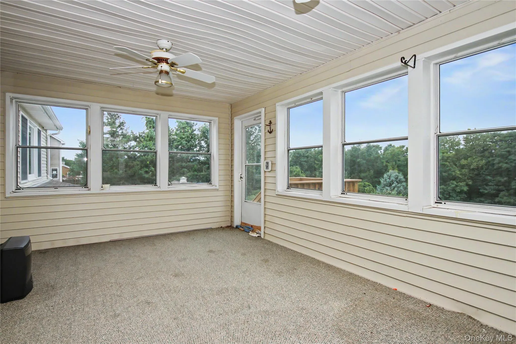 Bright Sun Room / 3 Season Room Bright Sun Room / 3 Season Room