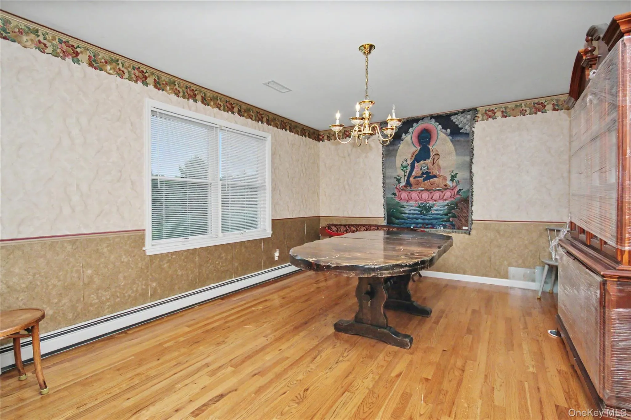 Large Formal Dining Room with Hardwood Floors Large Formal Dining Room with Hardwood Floors