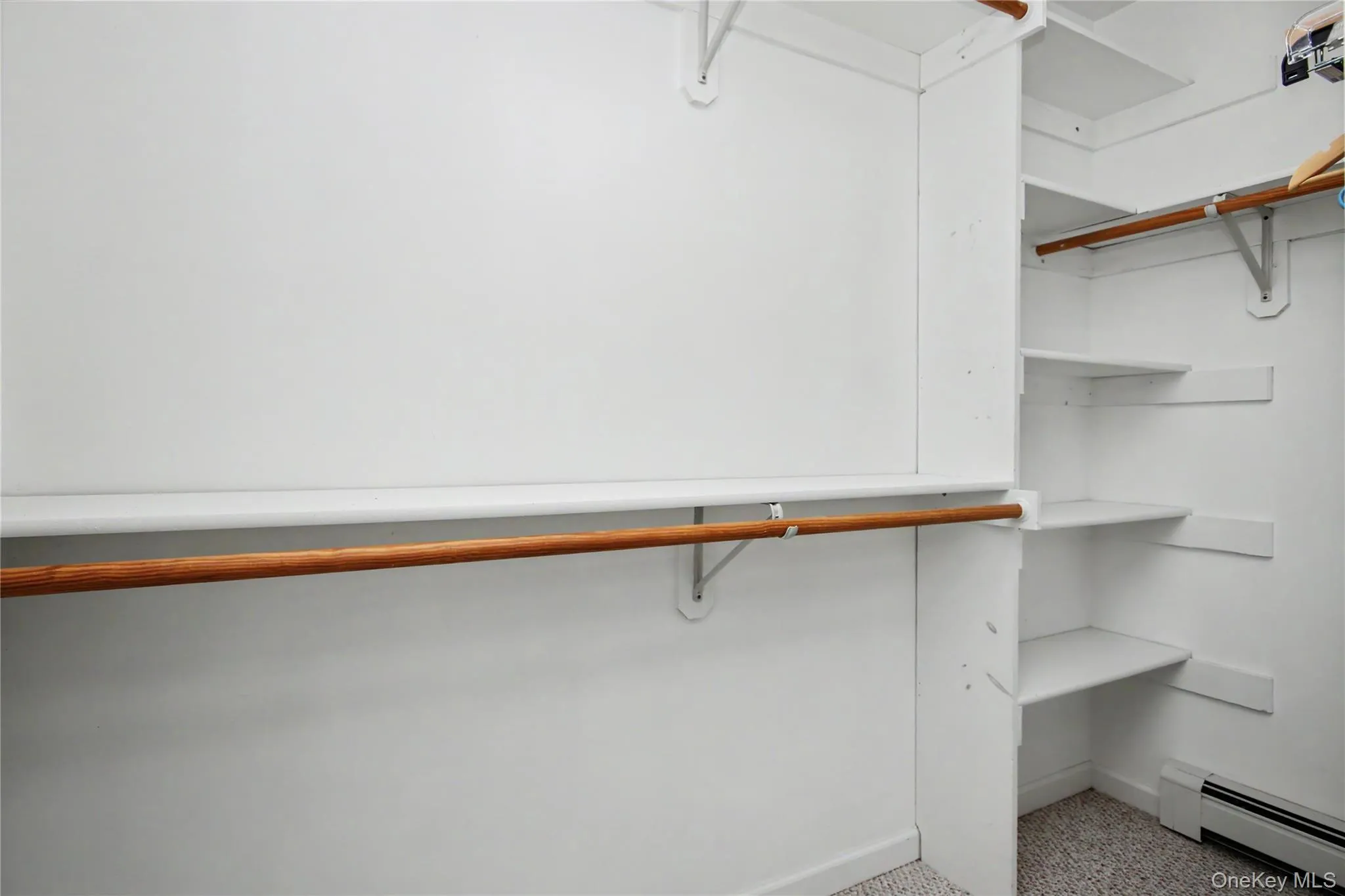 2 Walk-in-closets 2 Walk-in-closets