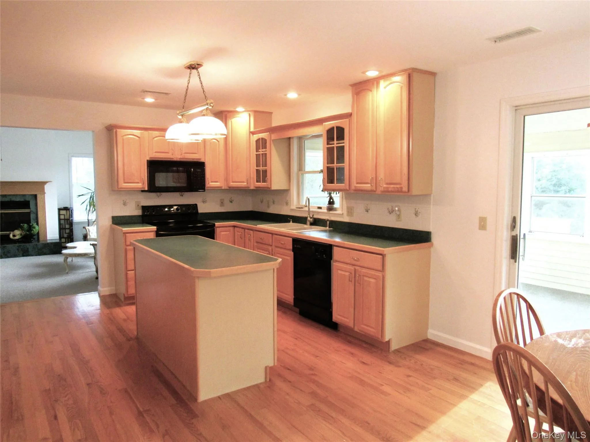 Large Kitchen with Granite Countertops Large Kitchen with Granite Countertops