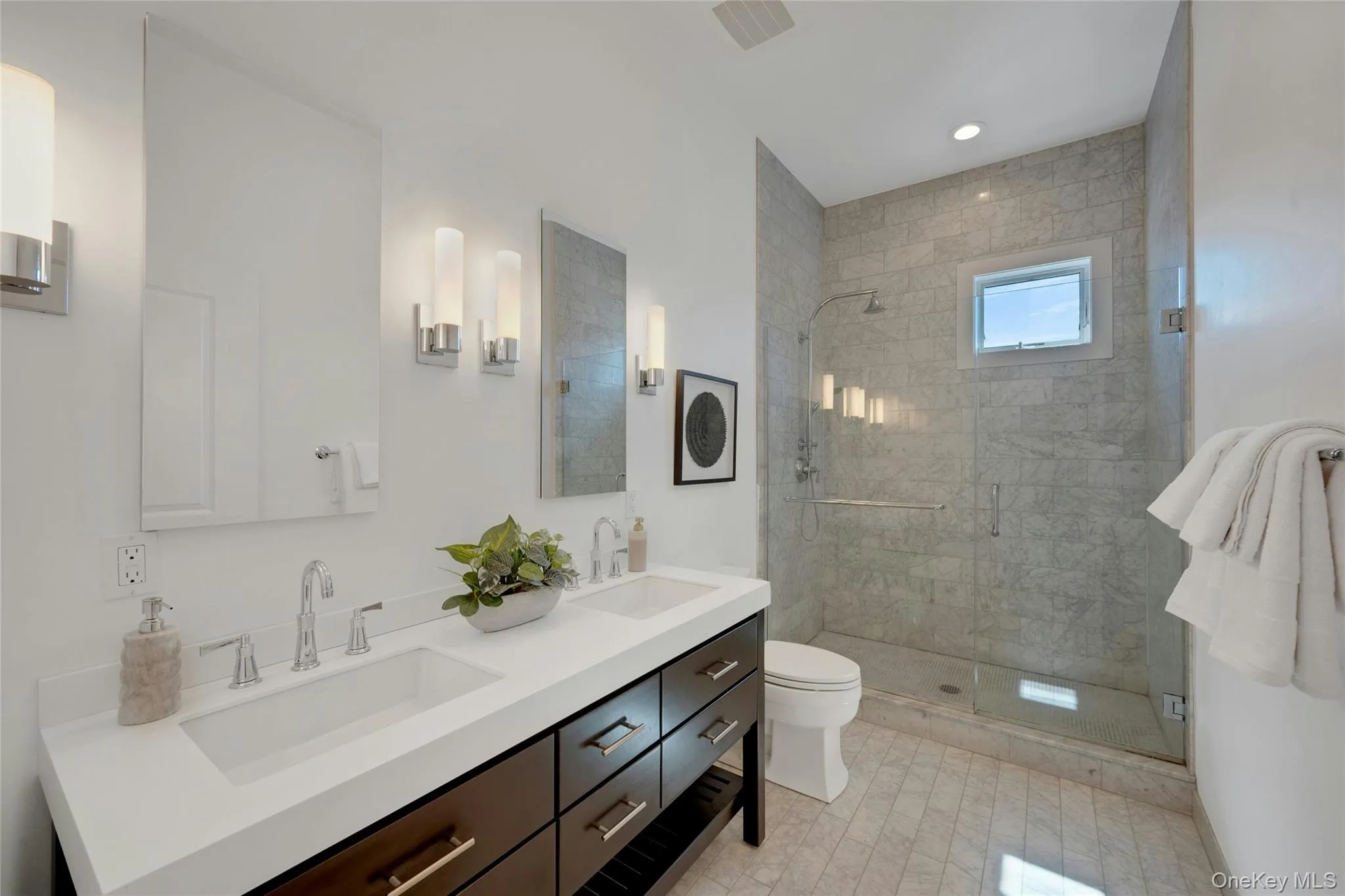 En-Suite primary luxurious spa-like bathroom En-Suite primary luxurious spa-like bathroom