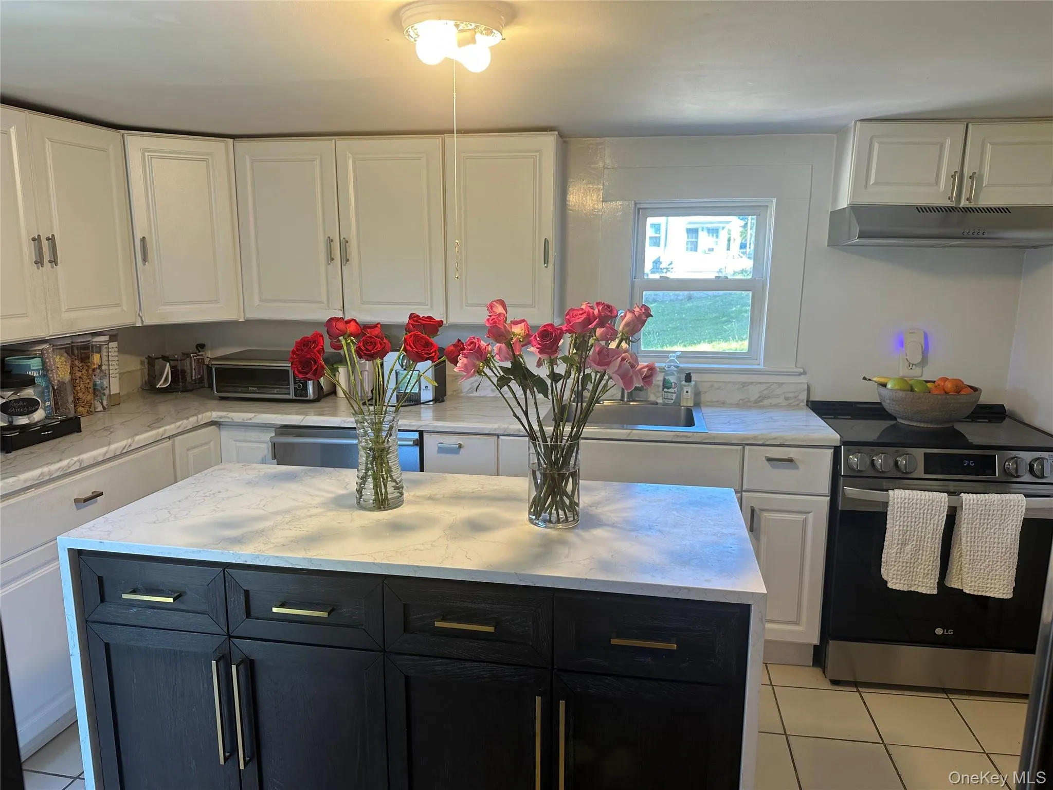 970 Main Street, Riverhead, NY, 3 Bedrooms Bedrooms, 7 Rooms Rooms,1 BathroomBathrooms,Residential,For Rent,Main,0,1047424 970 Main Street, Riverhead, NY, 3 Bedrooms Bedrooms, 7 Rooms Rooms,1 BathroomBathrooms,Residential,For Rent,Main,0,1047424