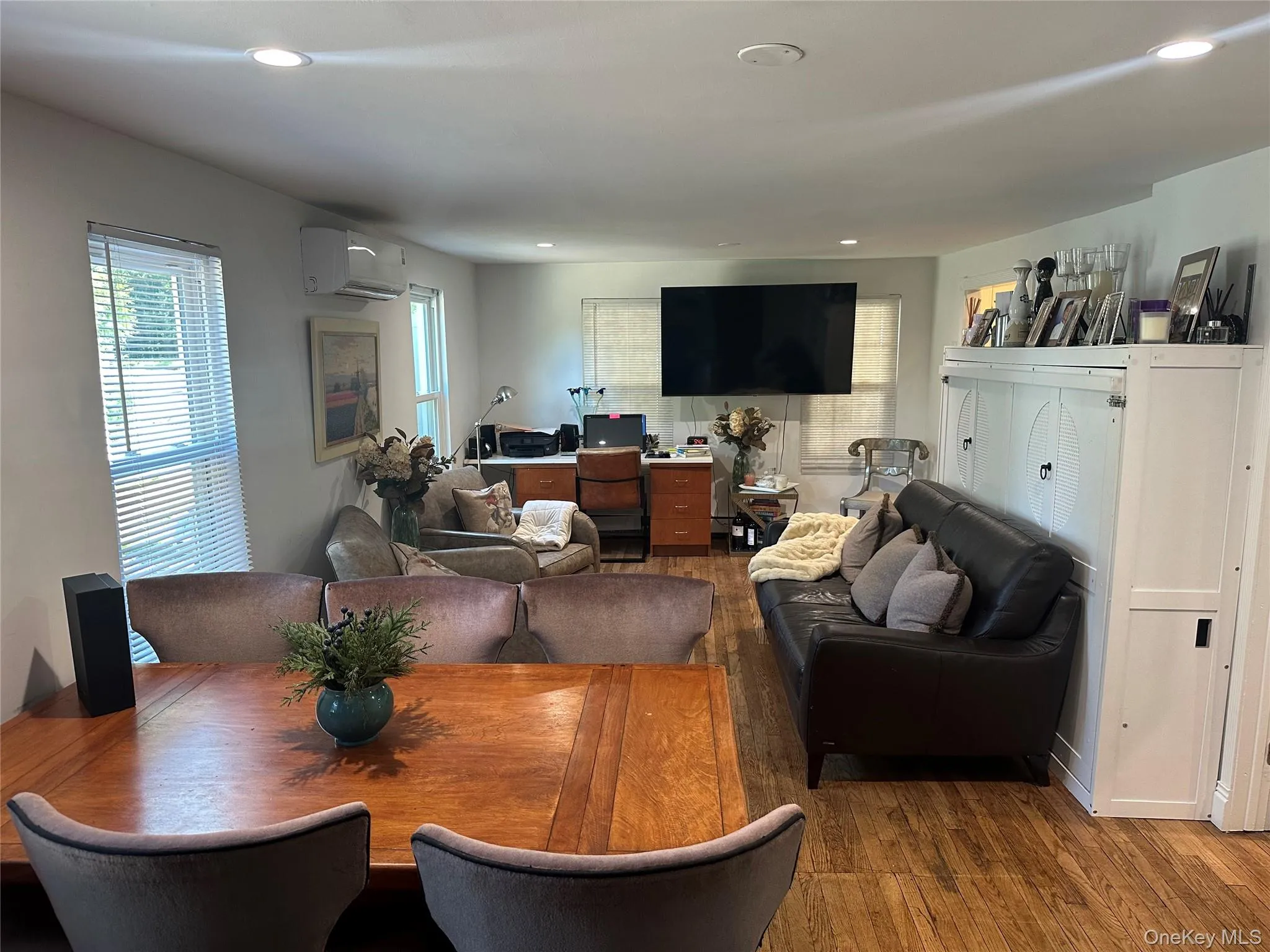 970 Main Street, Riverhead, NY, 3 Bedrooms Bedrooms, 7 Rooms Rooms,1 BathroomBathrooms,Residential,For Rent,Main,0,1047424 970 Main Street, Riverhead, NY, 3 Bedrooms Bedrooms, 7 Rooms Rooms,1 BathroomBathrooms,Residential,For Rent,Main,0,1047424