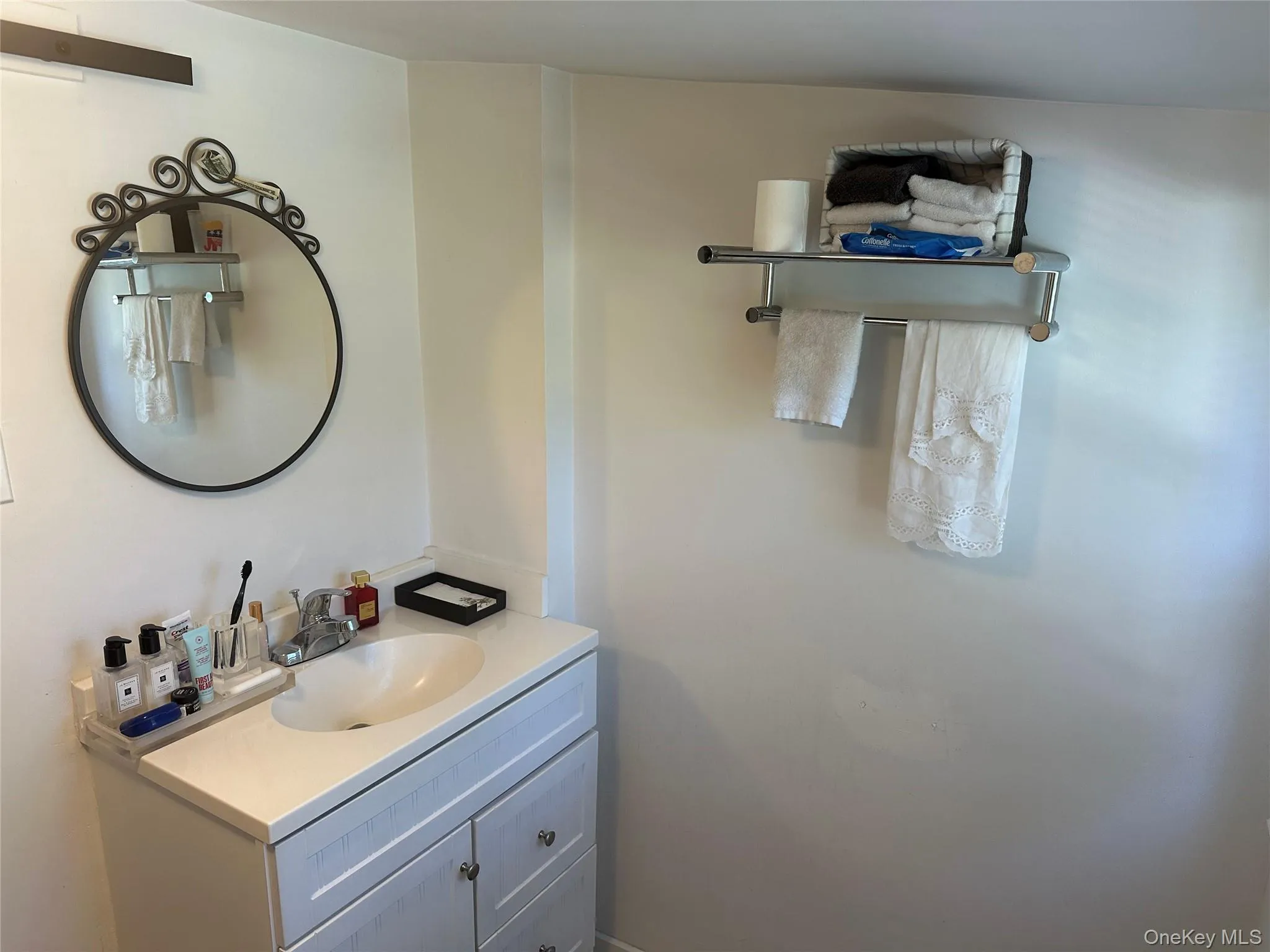 970 Main Street, Riverhead, NY, 3 Bedrooms Bedrooms, 7 Rooms Rooms,1 BathroomBathrooms,Residential,For Rent,Main,0,1047424 970 Main Street, Riverhead, NY, 3 Bedrooms Bedrooms, 7 Rooms Rooms,1 BathroomBathrooms,Residential,For Rent,Main,0,1047424