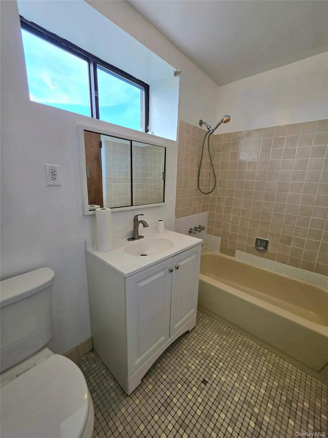 153-14 83rd Street, New York, NY, 3 Bedrooms Bedrooms, 9 Rooms Rooms,2 BathroomsBathrooms,Residential,For Rent,83rd,0,1047440 153-14 83rd Street, New York, NY, 3 Bedrooms Bedrooms, 9 Rooms Rooms,2 BathroomsBathrooms,Residential,For Rent,83rd,0,1047440