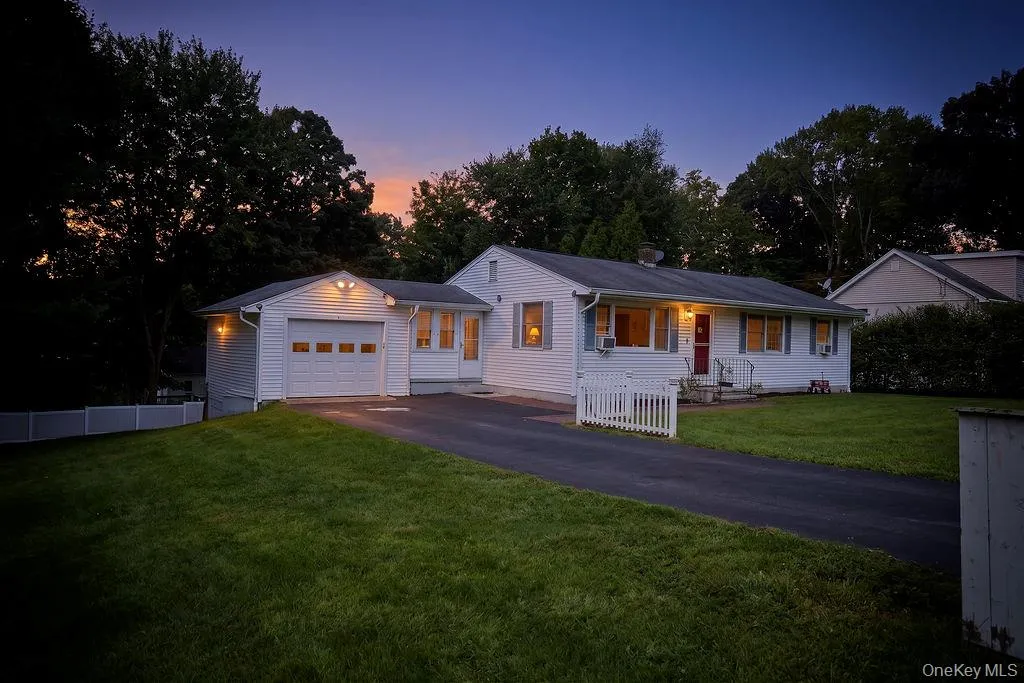 7 Pine Road, Southeast, NY, 3 Bedrooms Bedrooms, 9 Rooms Rooms,2 BathroomsBathrooms,Residential,For Rent,Pine,0,1047465 7 Pine Road, Southeast, NY, 3 Bedrooms Bedrooms, 9 Rooms Rooms,2 BathroomsBathrooms,Residential,For Rent,Pine,0,1047465