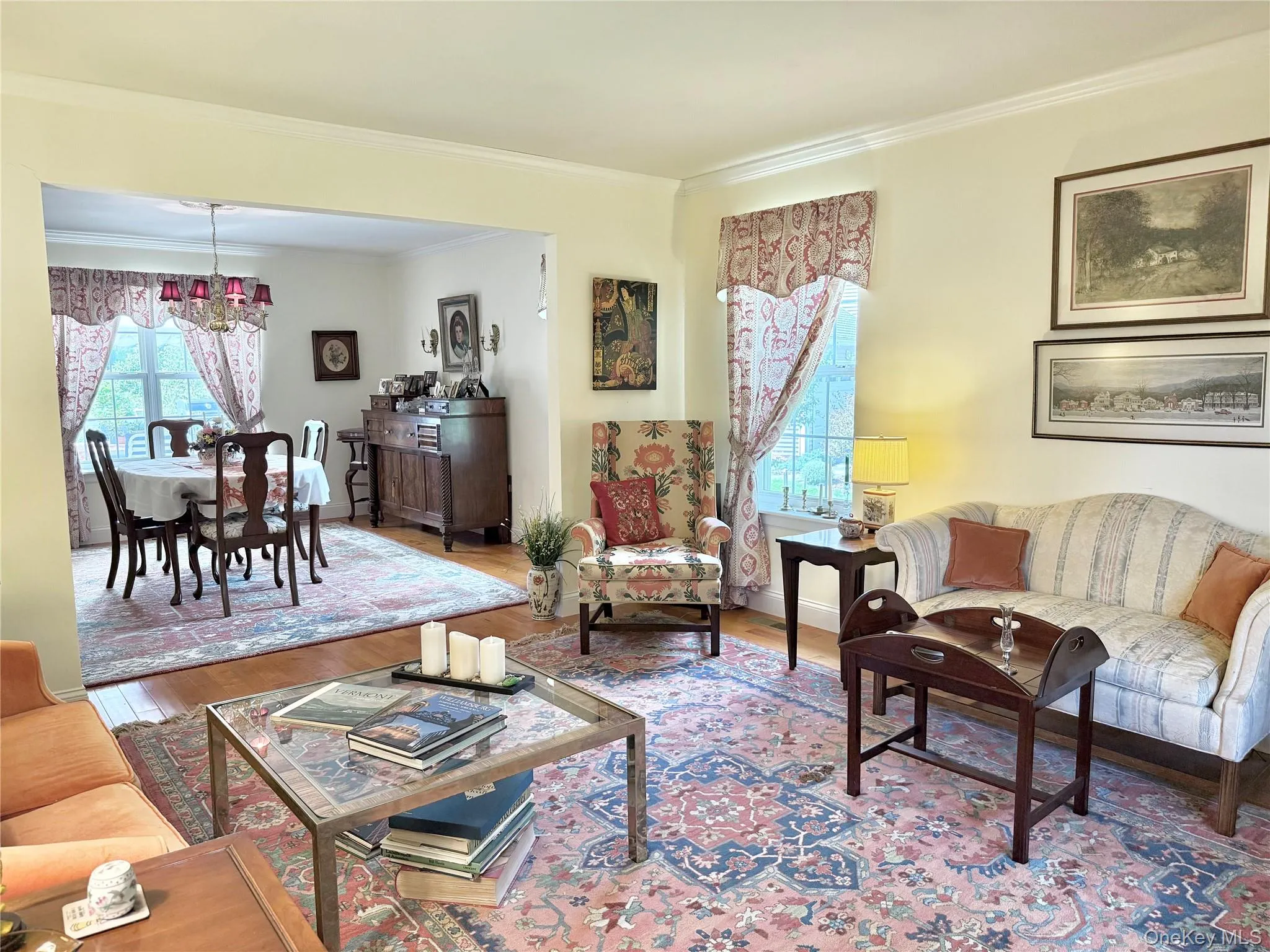 LIVING ROOM IS OPEN TO THE DINING ROOM. LIVING ROOM IS OPEN TO THE DINING ROOM.