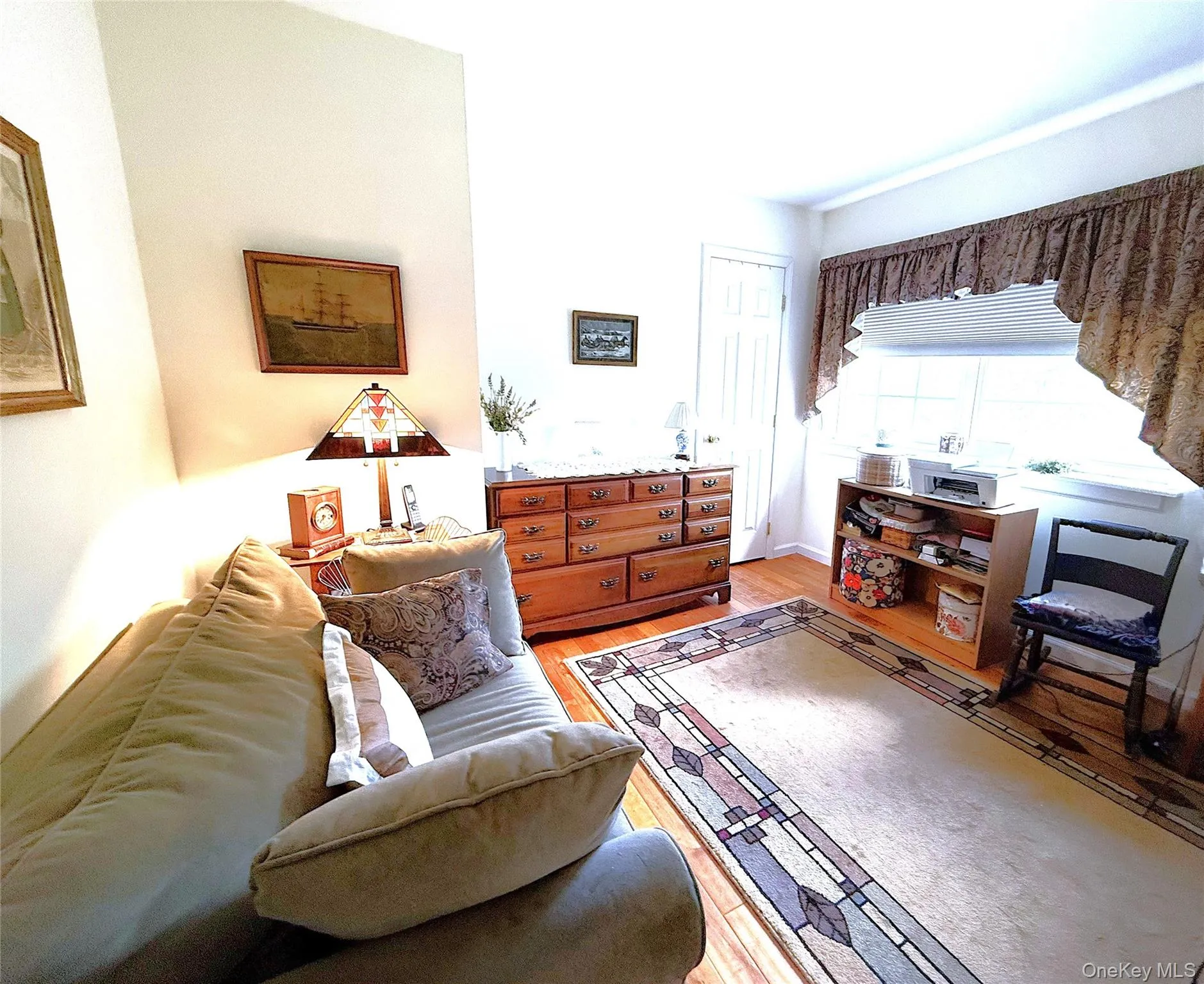 HARDWOOD FLOOR. 2ND FLOOR DEN CAN ALSO BE USED AS A GUEST ROOM HARDWOOD FLOOR. 2ND FLOOR DEN CAN ALSO BE USED AS A GUEST ROOM