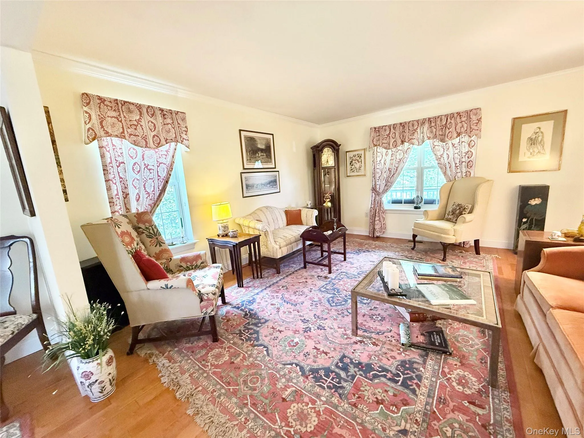 LIVING ROOM IS SO WARM AND INVITING! LIVING ROOM IS SO WARM AND INVITING!