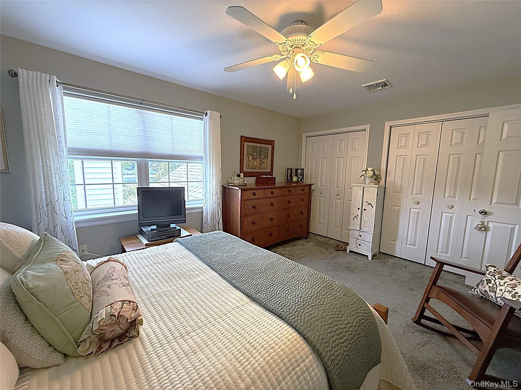BEDROOM 2 HAS A LARGE CLOSET BEDROOM 2 HAS A LARGE CLOSET