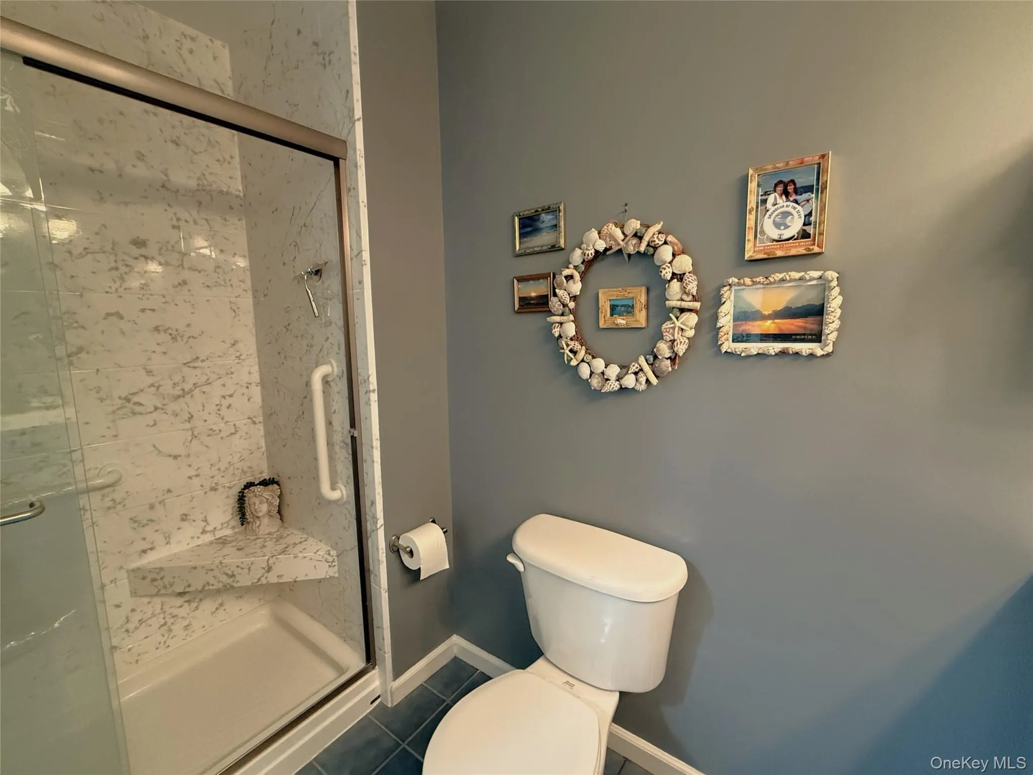 EASY, PRACTICAL STEP-IN SHOWER WITH SEAT. EASY, PRACTICAL STEP-IN SHOWER WITH SEAT.