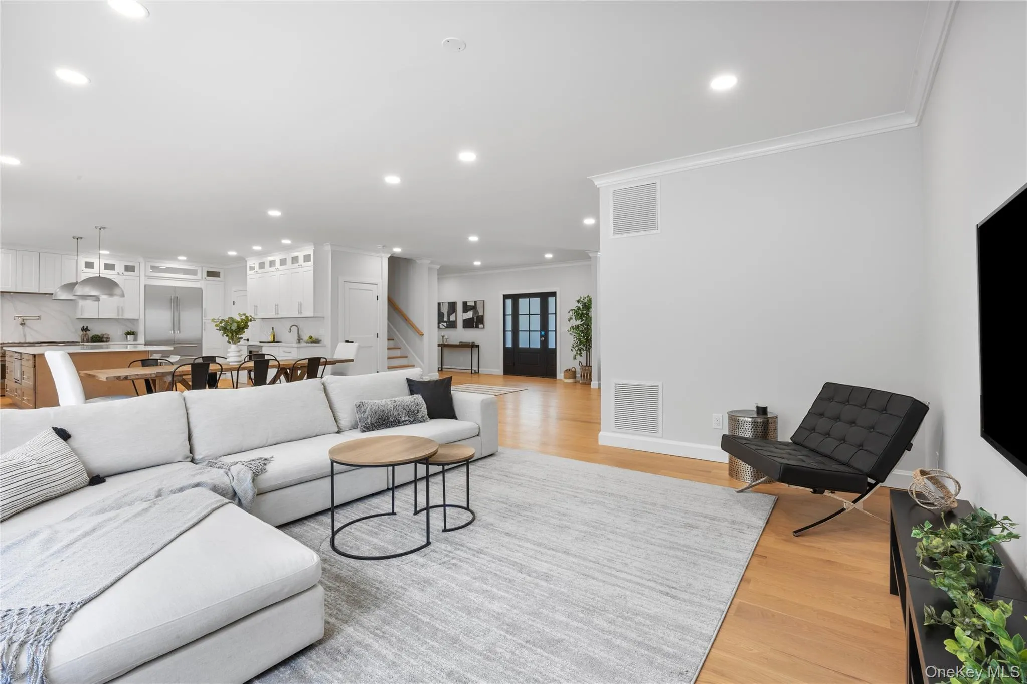 206 Beverly, Huntington, NY, 4 Bedrooms Bedrooms, 15 Rooms Rooms,4 BathroomsBathrooms,Residential,For Rent,Beverly,0,1047480 206 Beverly, Huntington, NY, 4 Bedrooms Bedrooms, 15 Rooms Rooms,4 BathroomsBathrooms,Residential,For Rent,Beverly,0,1047480