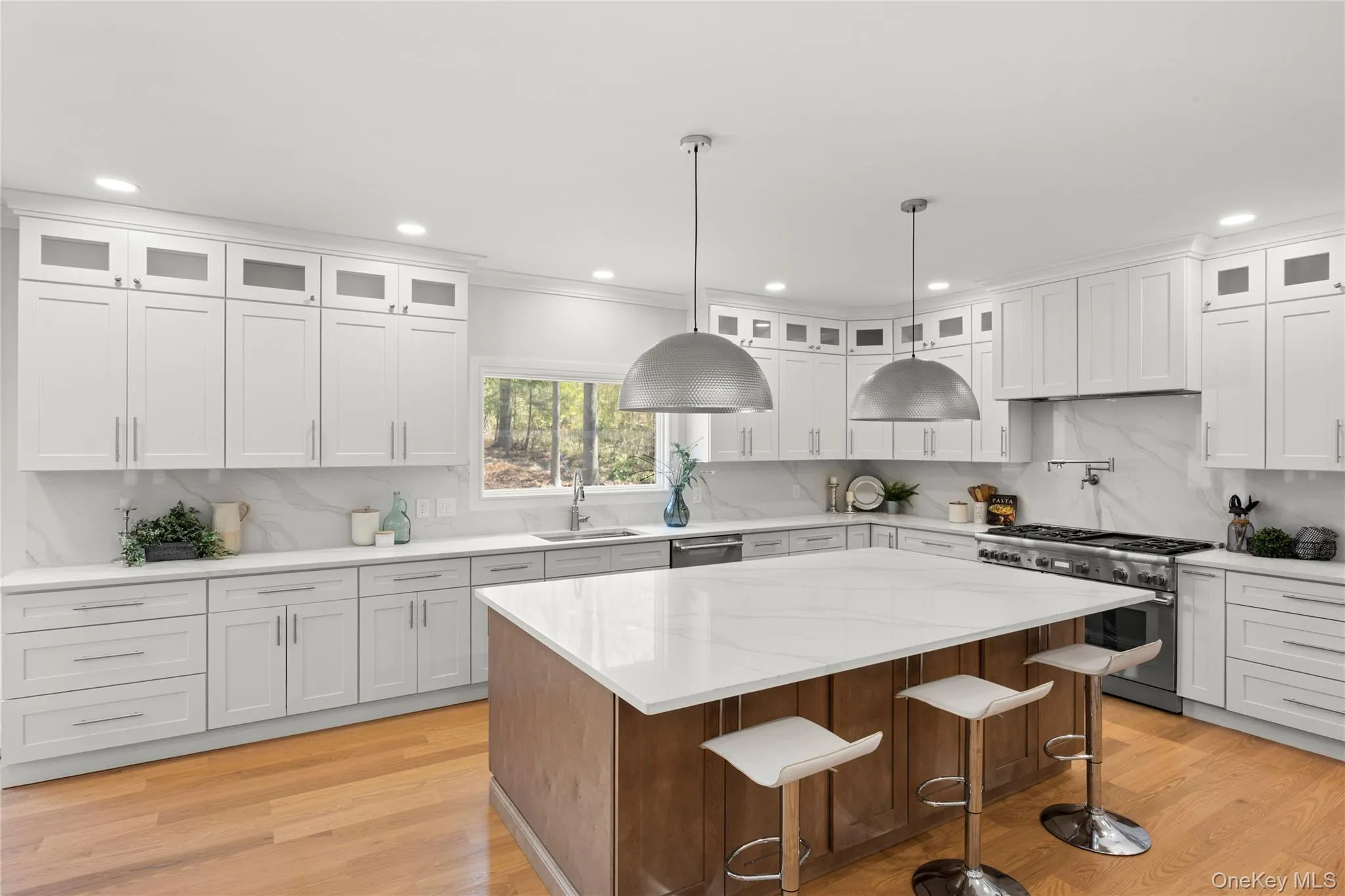 206 Beverly, Huntington, NY, 4 Bedrooms Bedrooms, 15 Rooms Rooms,4 BathroomsBathrooms,Residential,For Rent,Beverly,0,1047480 206 Beverly, Huntington, NY, 4 Bedrooms Bedrooms, 15 Rooms Rooms,4 BathroomsBathrooms,Residential,For Rent,Beverly,0,1047480