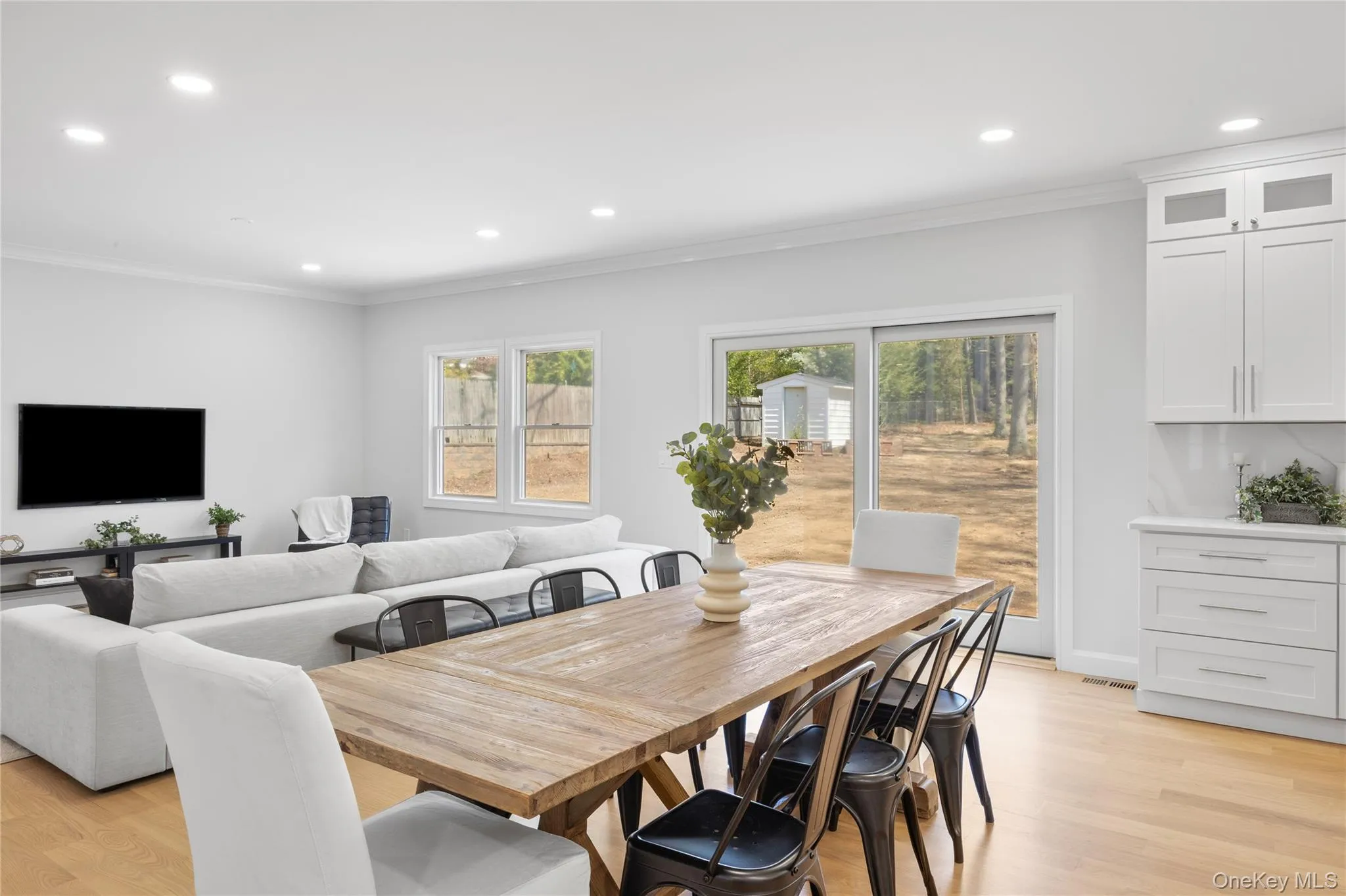 206 Beverly, Huntington, NY, 4 Bedrooms Bedrooms, 15 Rooms Rooms,4 BathroomsBathrooms,Residential,For Rent,Beverly,0,1047480 206 Beverly, Huntington, NY, 4 Bedrooms Bedrooms, 15 Rooms Rooms,4 BathroomsBathrooms,Residential,For Rent,Beverly,0,1047480
